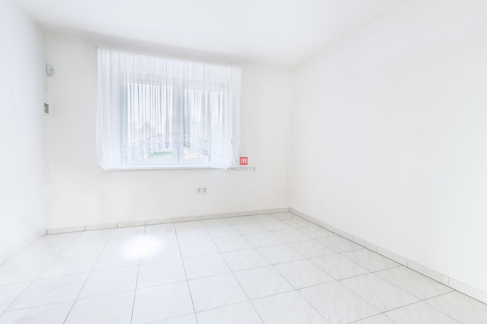 HERRYS - Na predaj 6-izbový rodinný dom s potenciálom a veľkorysým pozemkom v prestížnej lokalite