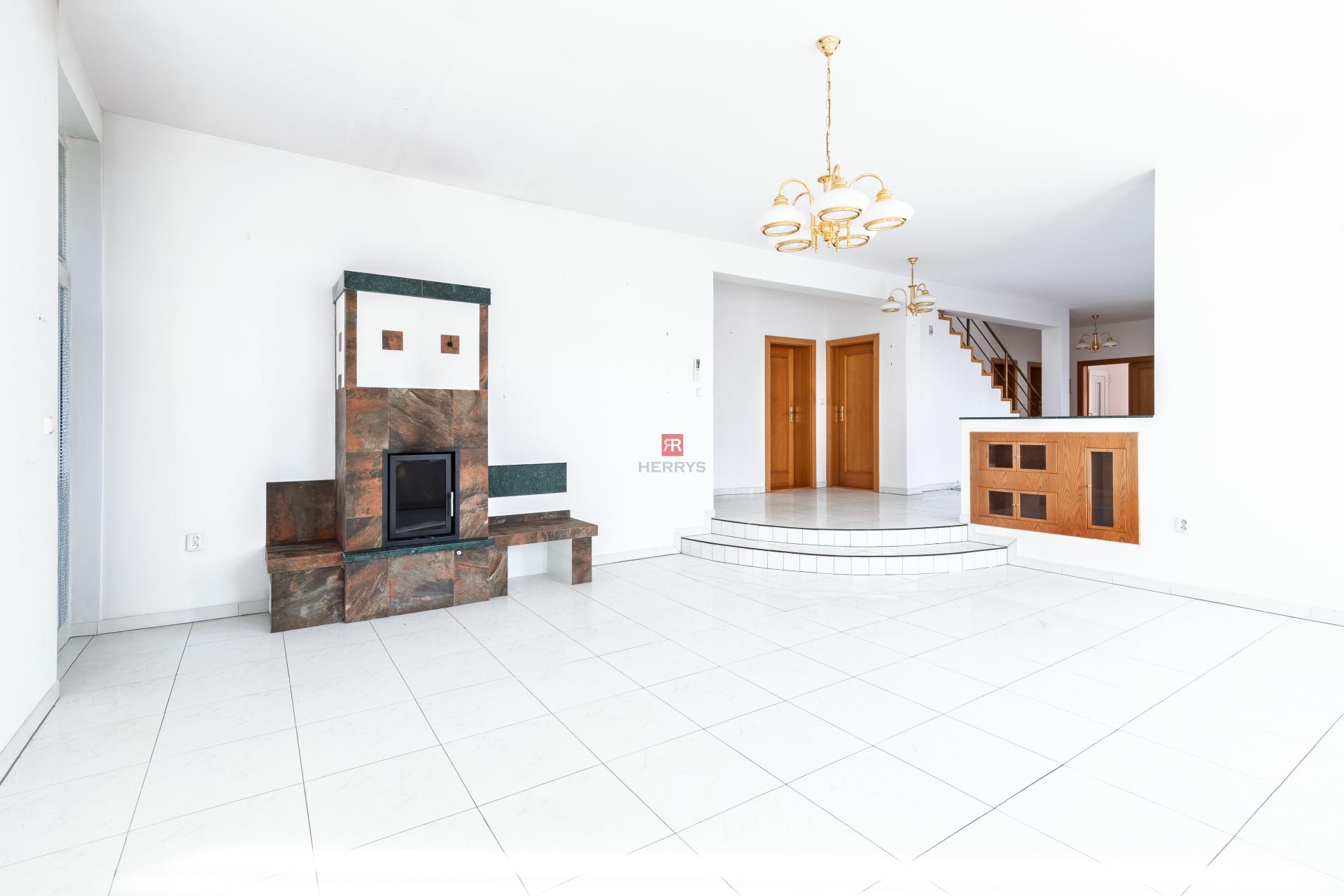 HERRYS - Na predaj 6-izbový rodinný dom s potenciálom a veľkorysým pozemkom v prestížnej lokalite