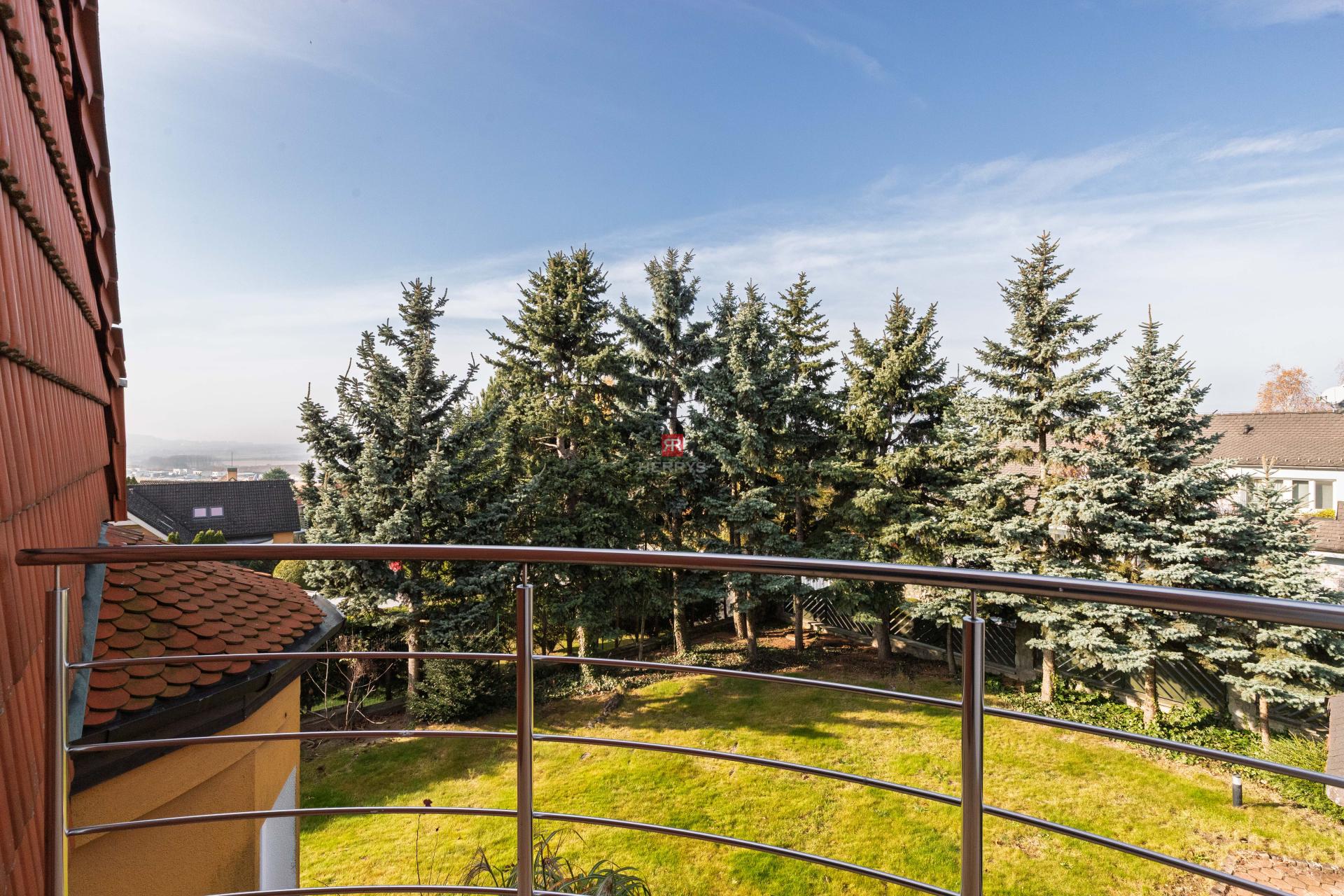 HERRYS - Na predaj 6-izbový rodinný dom s potenciálom a veľkorysým pozemkom v prestížnej lokalite