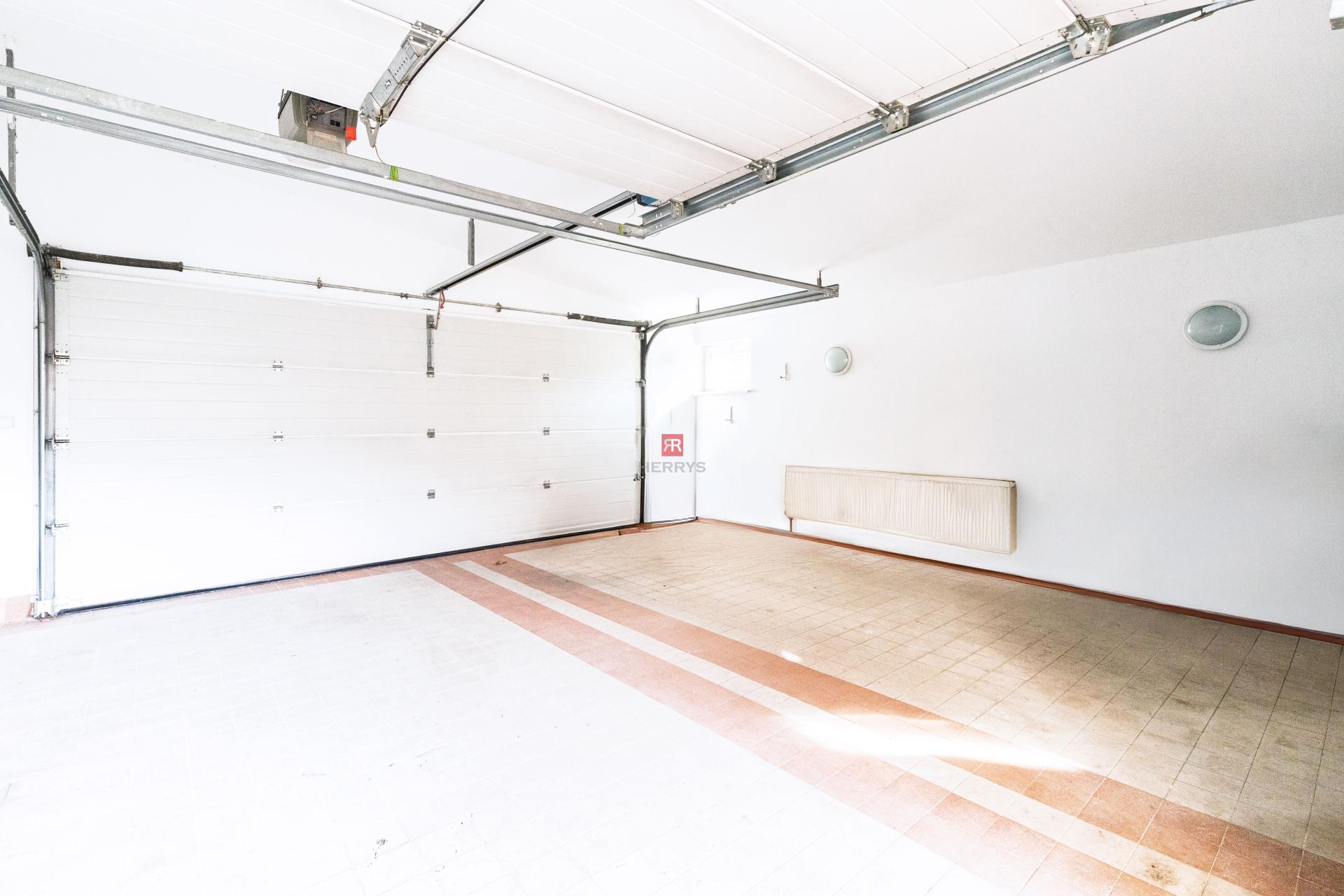 HERRYS - Na predaj 6-izbový rodinný dom s potenciálom a veľkorysým pozemkom v prestížnej lokalite