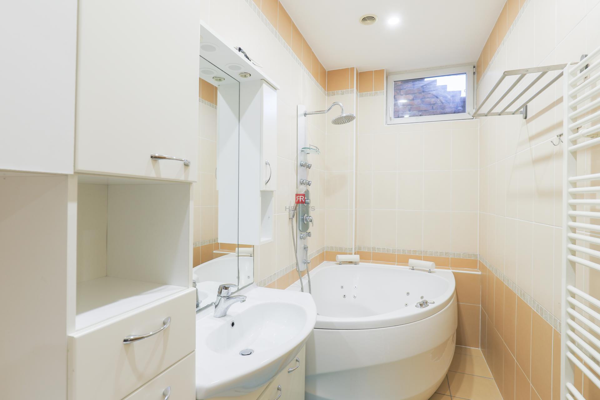 HERRYS – 3-Bedroom Apartment with Two Balconies for Rent in the City Center&nbsp;