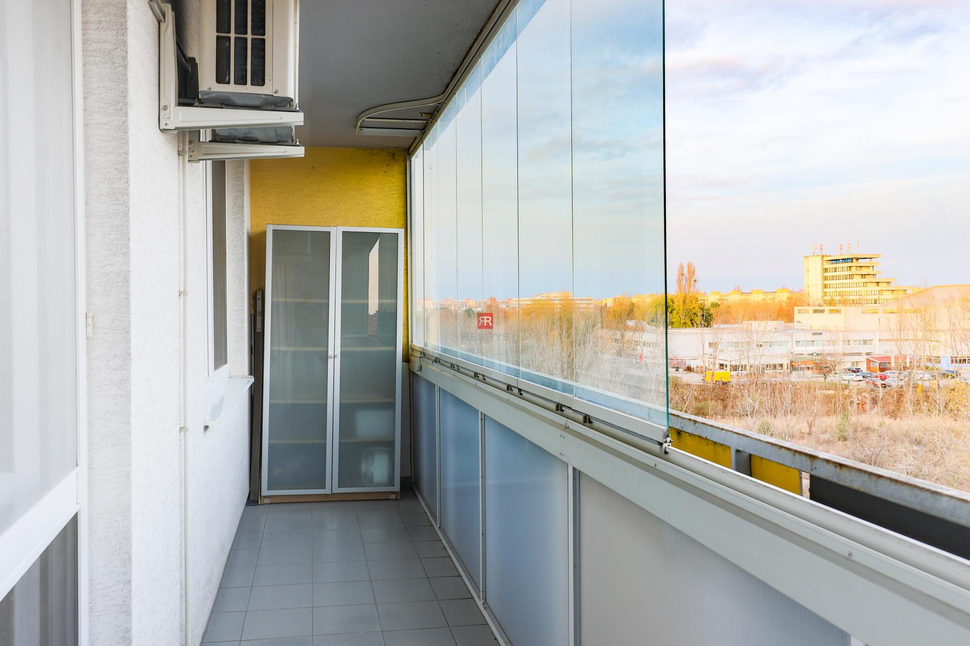 HERRYS – Na prenájom 2-izbový byt s lodžiou a garážovým státím na Tomášikovej ulici v Ružinove