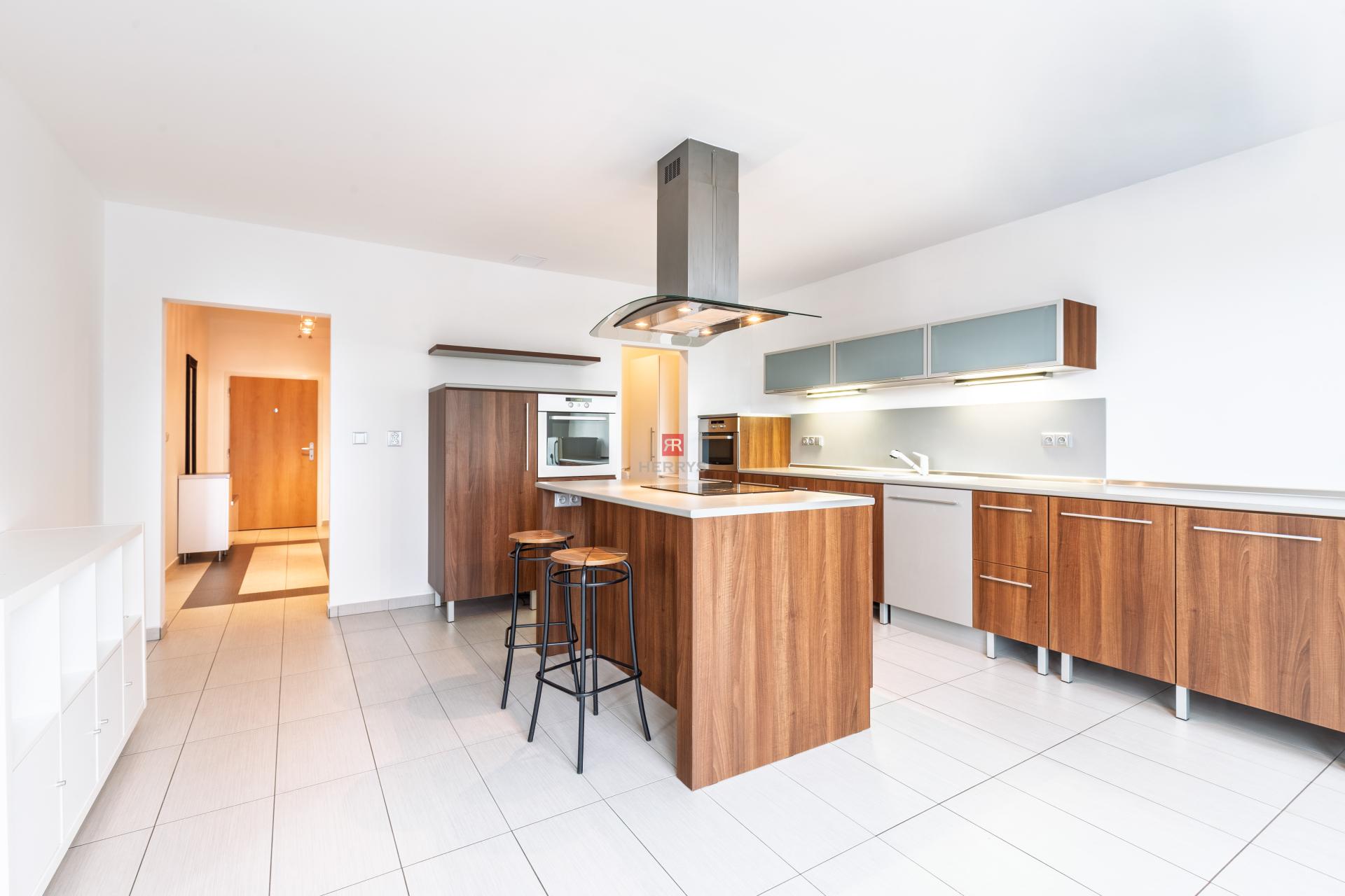 HERRYS - Na predaj priestranný 4-izbový byt v Novostavbe pri ramene Dunaja