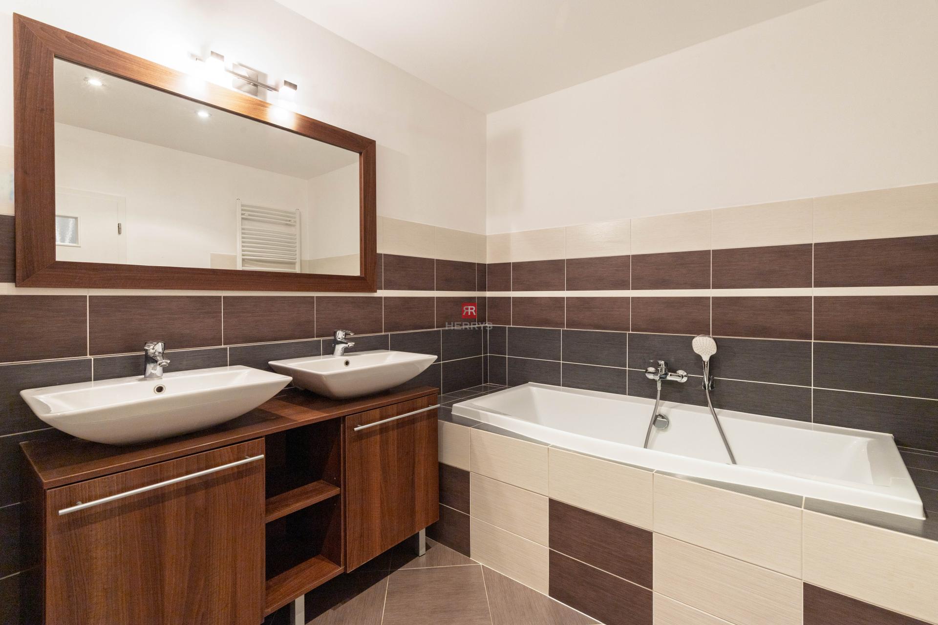 HERRYS - Na predaj priestranný 4-izbový byt v Novostavbe pri ramene Dunaja