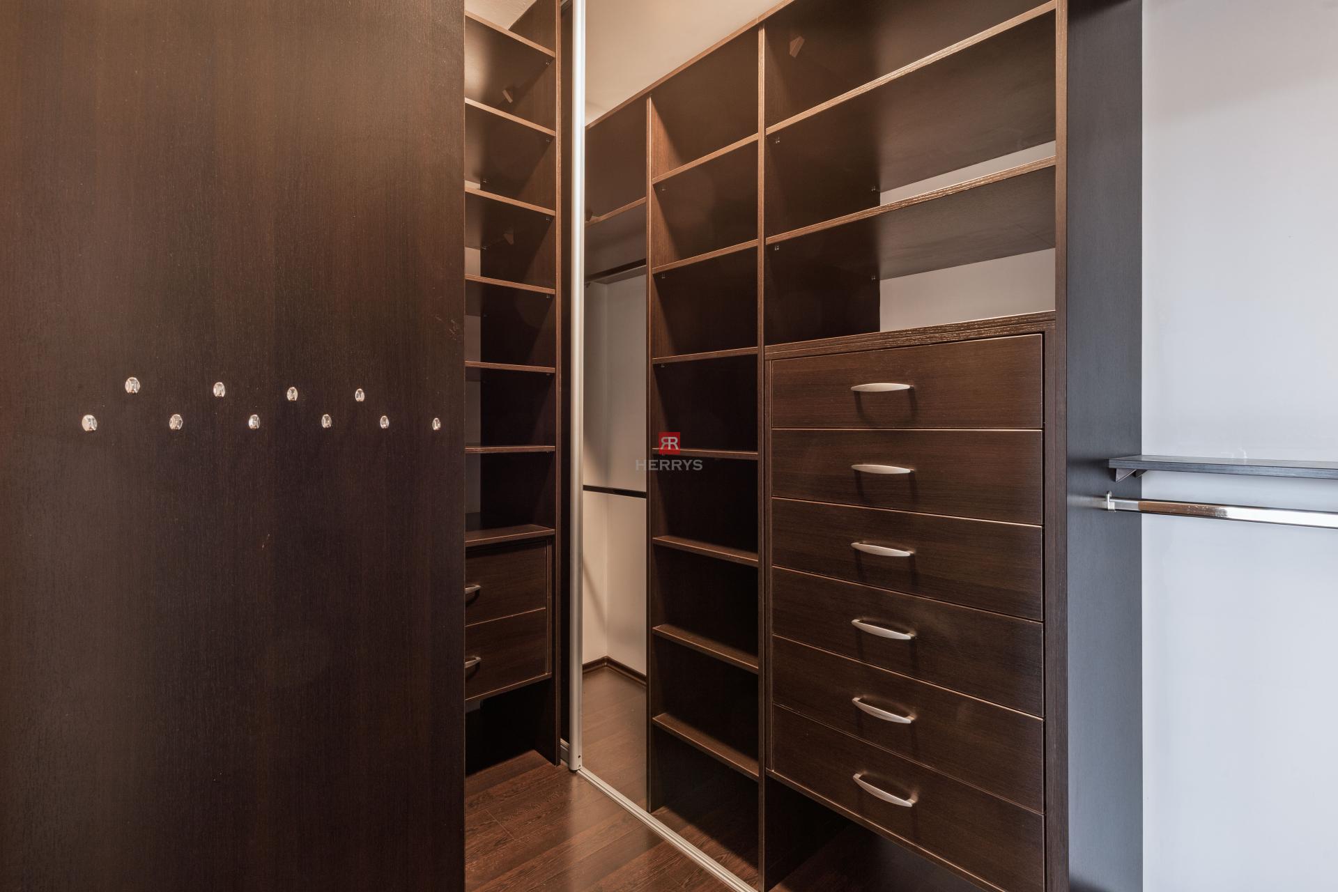 HERRYS - Na predaj priestranný 4-izbový byt v Novostavbe pri ramene Dunaja