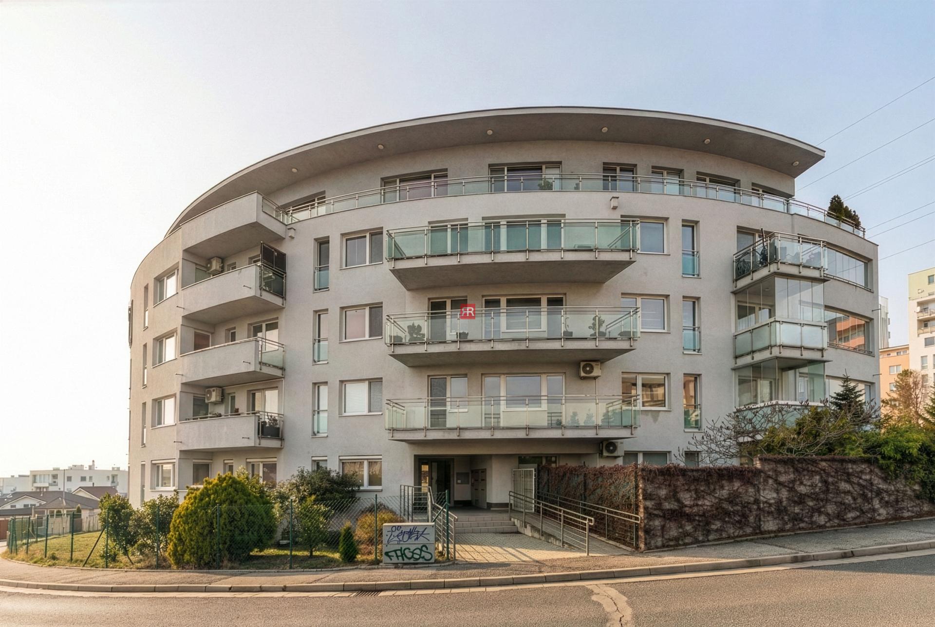 HERRYS - Na predaj priestranný 4-izbový byt v Novostavbe pri ramene Dunaja