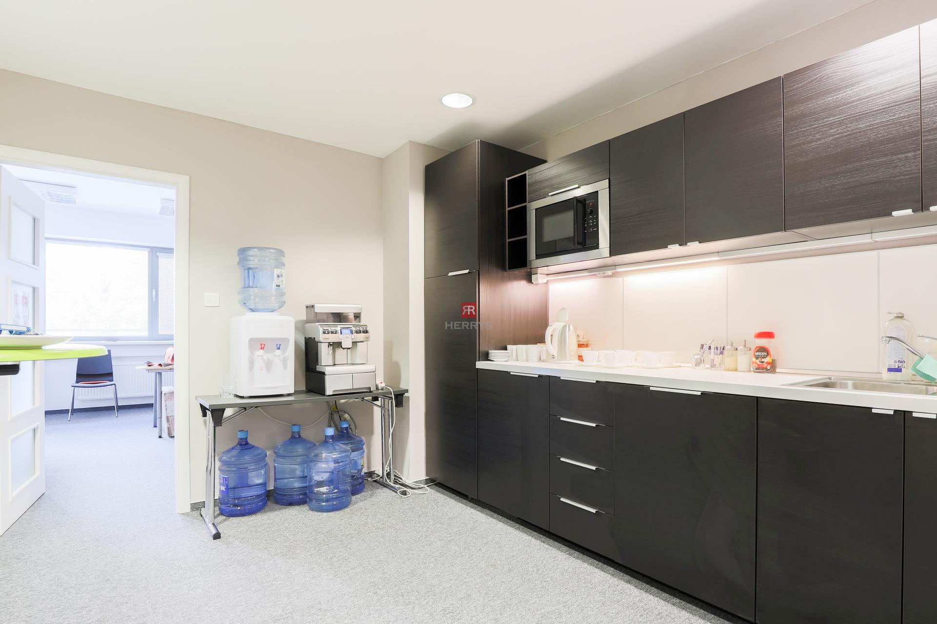 &nbsp;HERRYS - Na prenájom 110 m2 kancelária v Ružinove&nbsp;