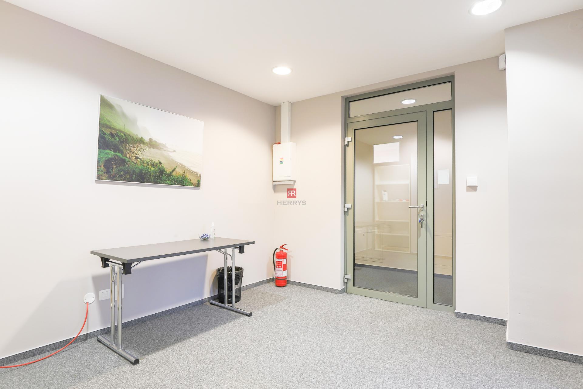 &nbsp;HERRYS - Na prenájom 110 m2 kancelária v Ružinove&nbsp;