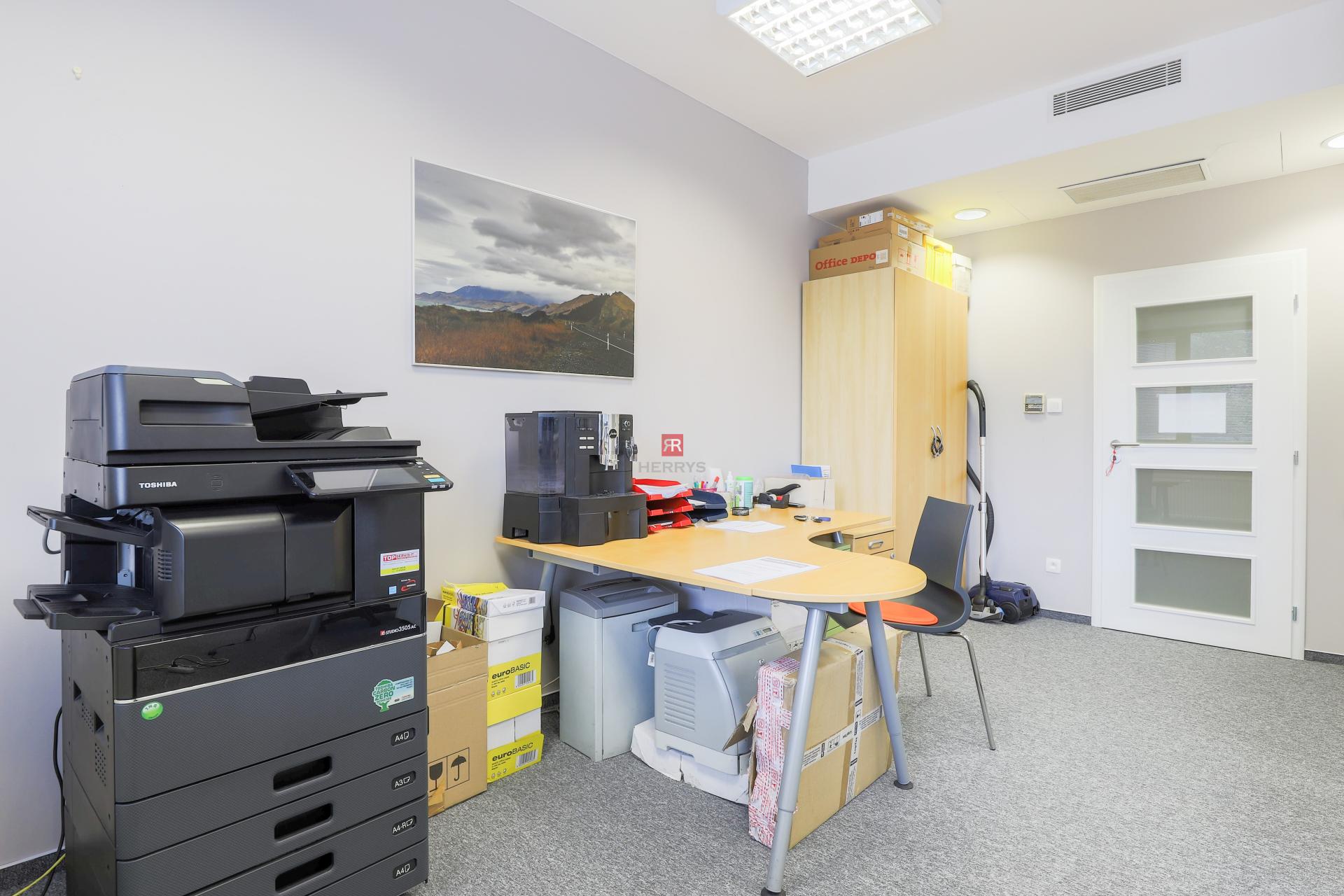 &nbsp;HERRYS - Na prenájom 110 m2 kancelária v Ružinove&nbsp;