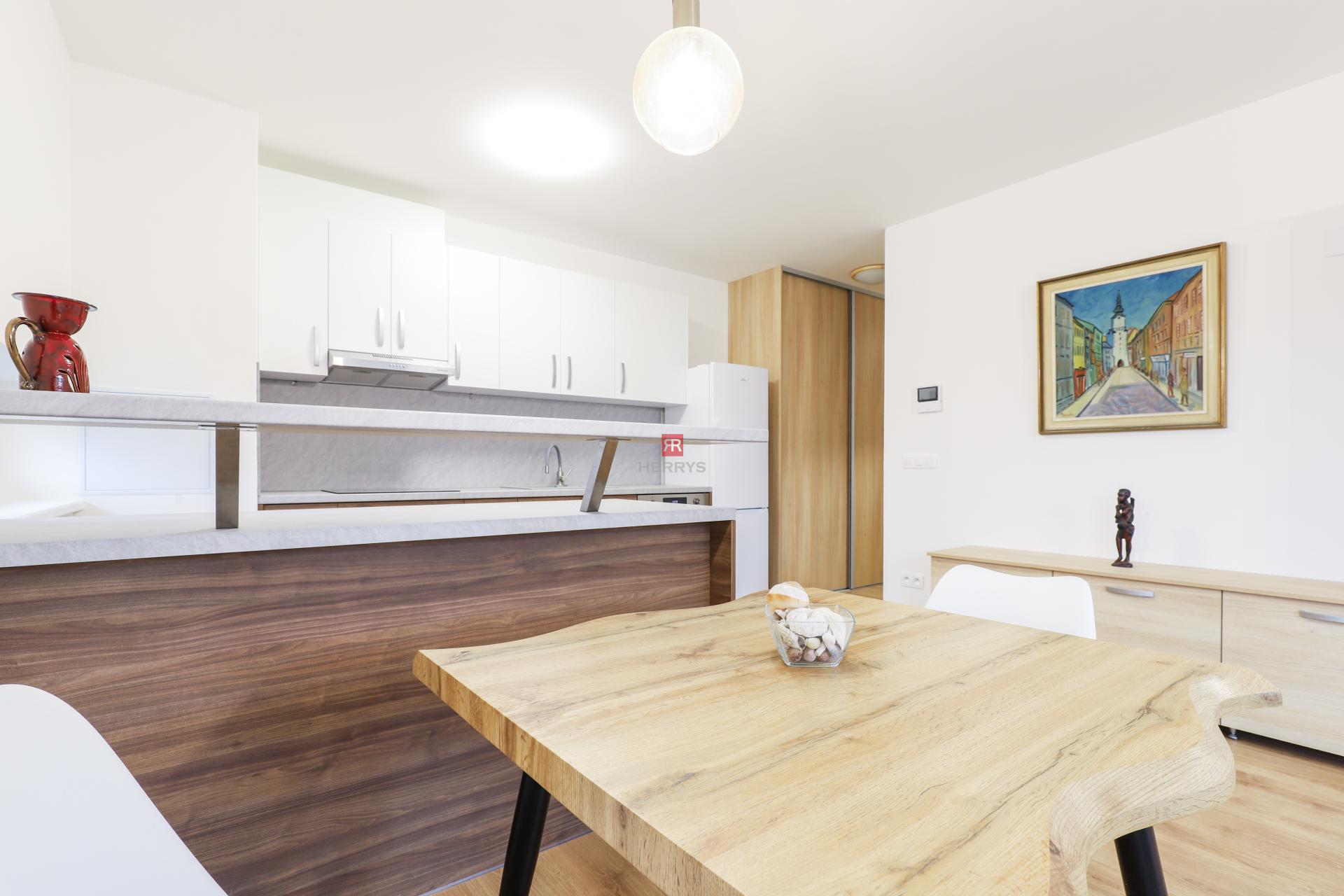 HERRYS - Na prenájom úplne nový 2i apartmán v&nbsp;rezidenčnom komplexe Pod Vinicou v&nbsp;BA - Nové Mesto