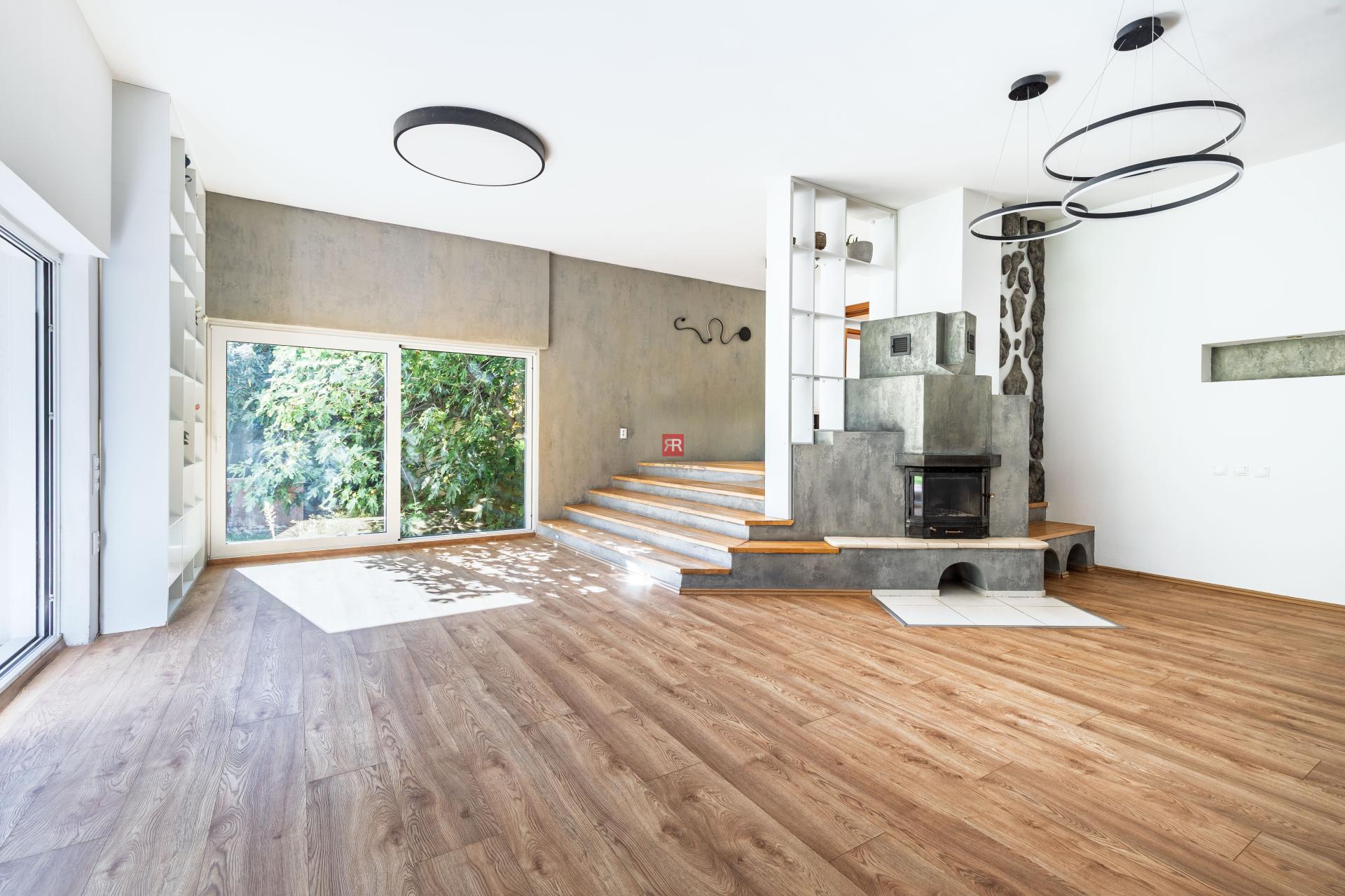 HERRYS - Na predaj priestranný 6-izbový rodinný dom vo Vajnoroch