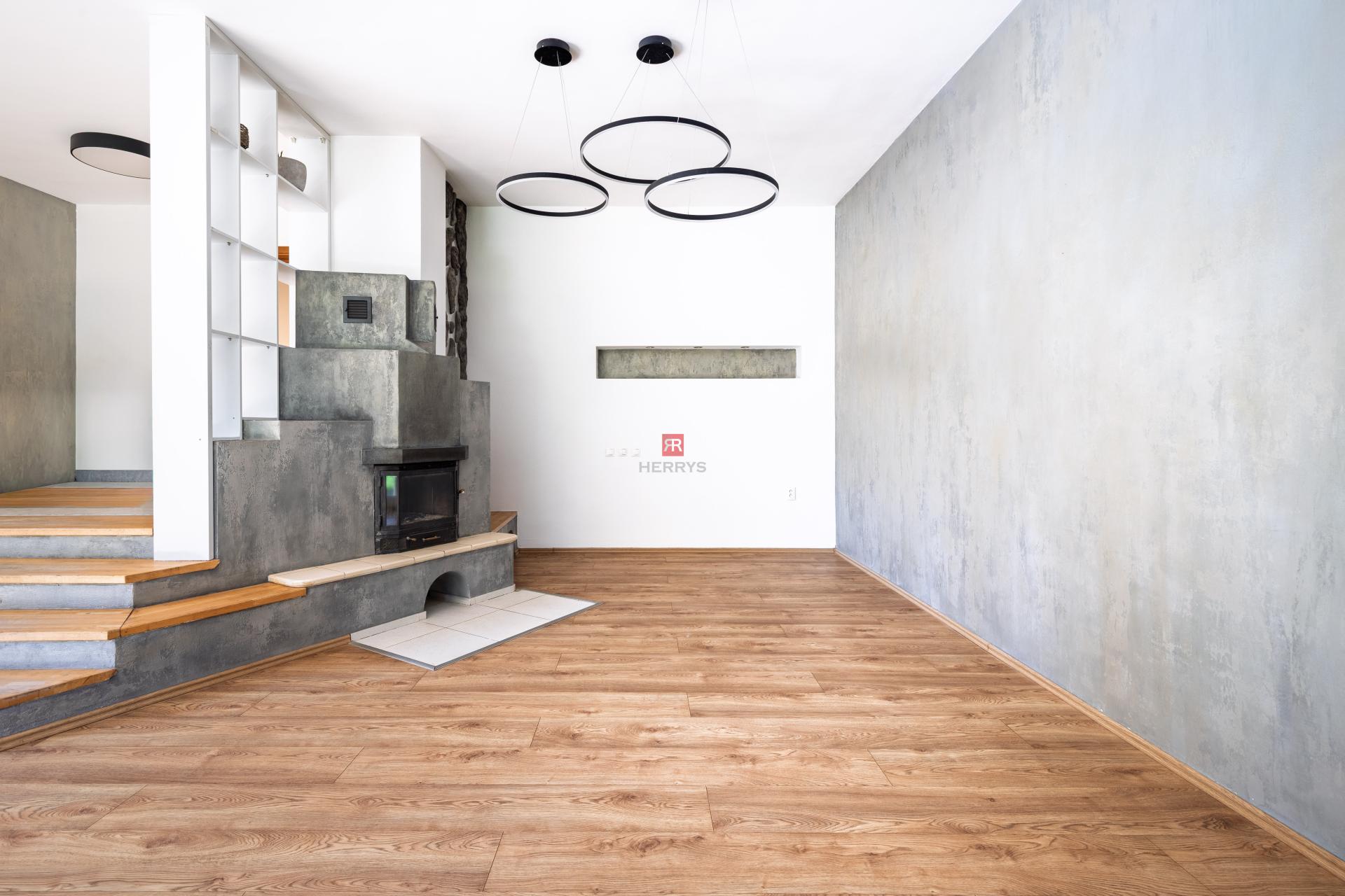 HERRYS - Na predaj priestranný 6-izbový rodinný dom vo Vajnoroch