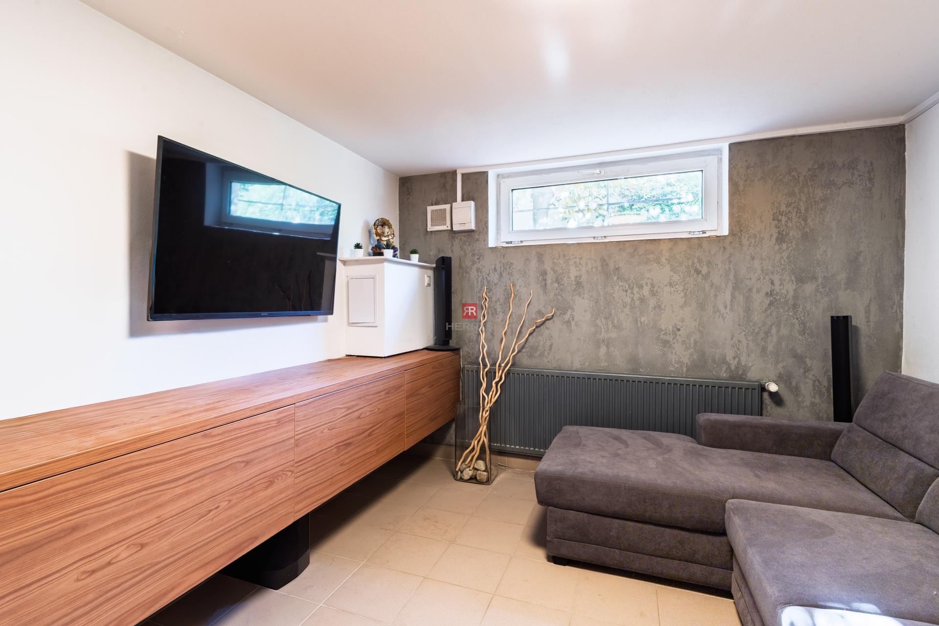 HERRYS - Na predaj priestranný 6-izbový rodinný dom vo Vajnoroch