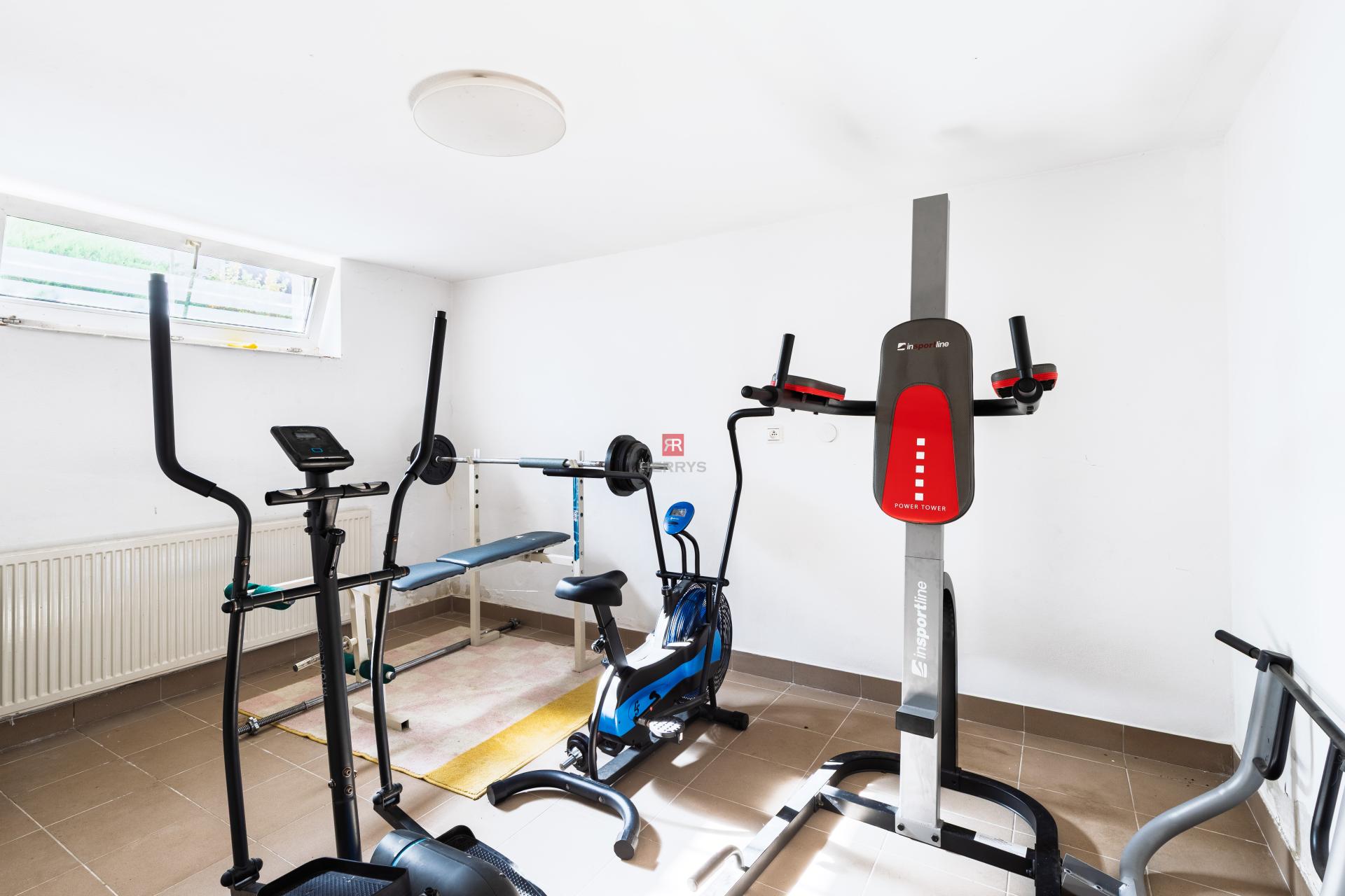 HERRYS - Na predaj priestranný 6-izbový rodinný dom vo Vajnoroch