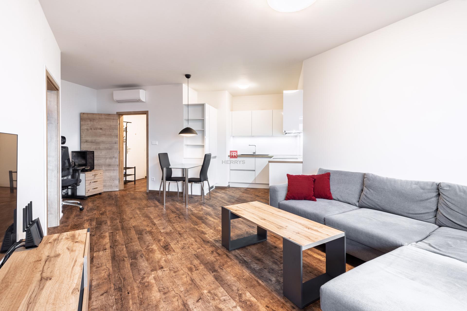 HERRYS - Na predaj 2 izbový byt v komplexe Zlaté krídlo, Rača