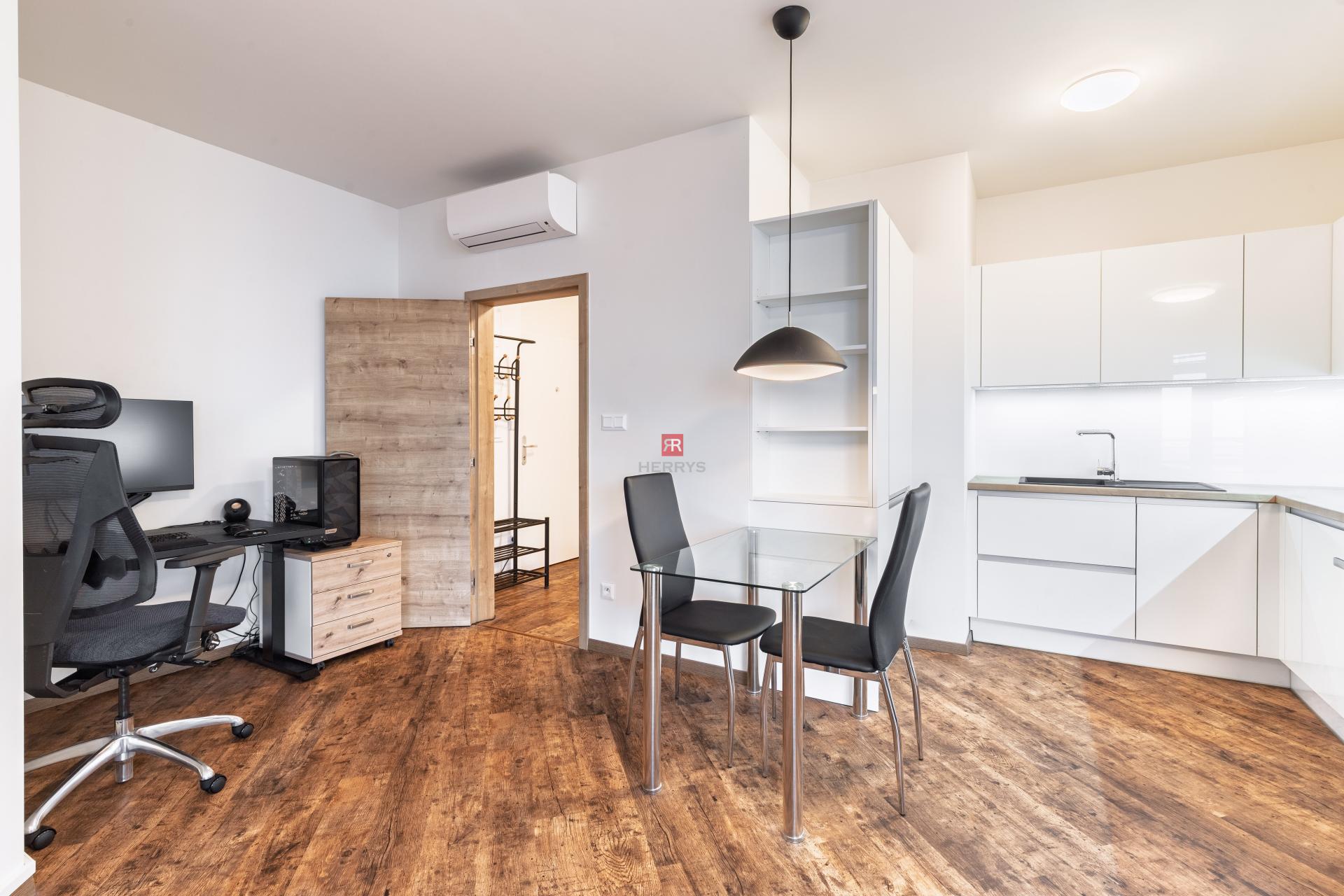 HERRYS - Na predaj 2 izbový byt v komplexe Zlaté krídlo, Rača