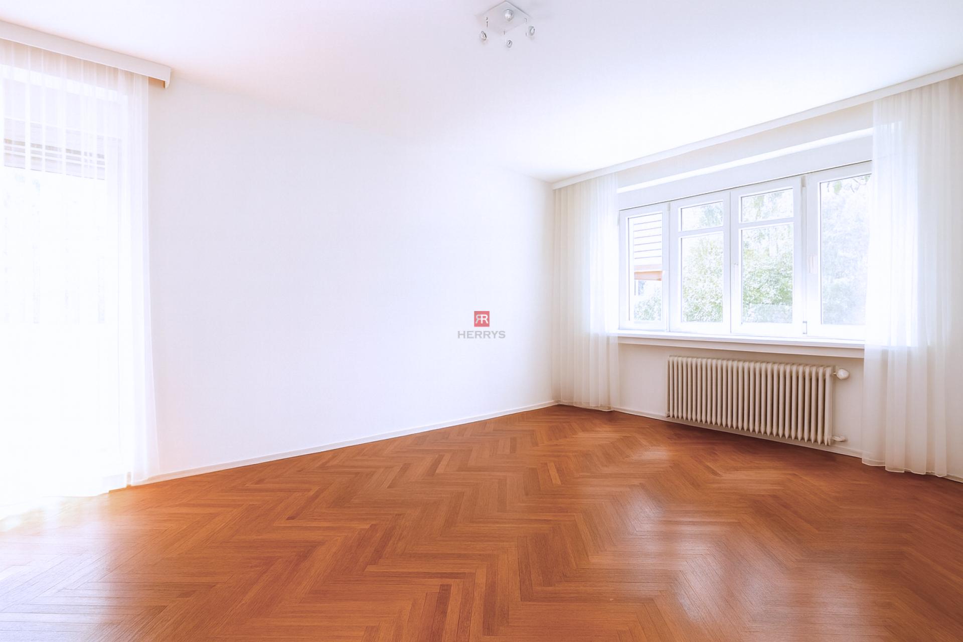 HERRYS - Na predaj priestranný 3 izbový byt s možnosťou prerobenia na 4 izbový
