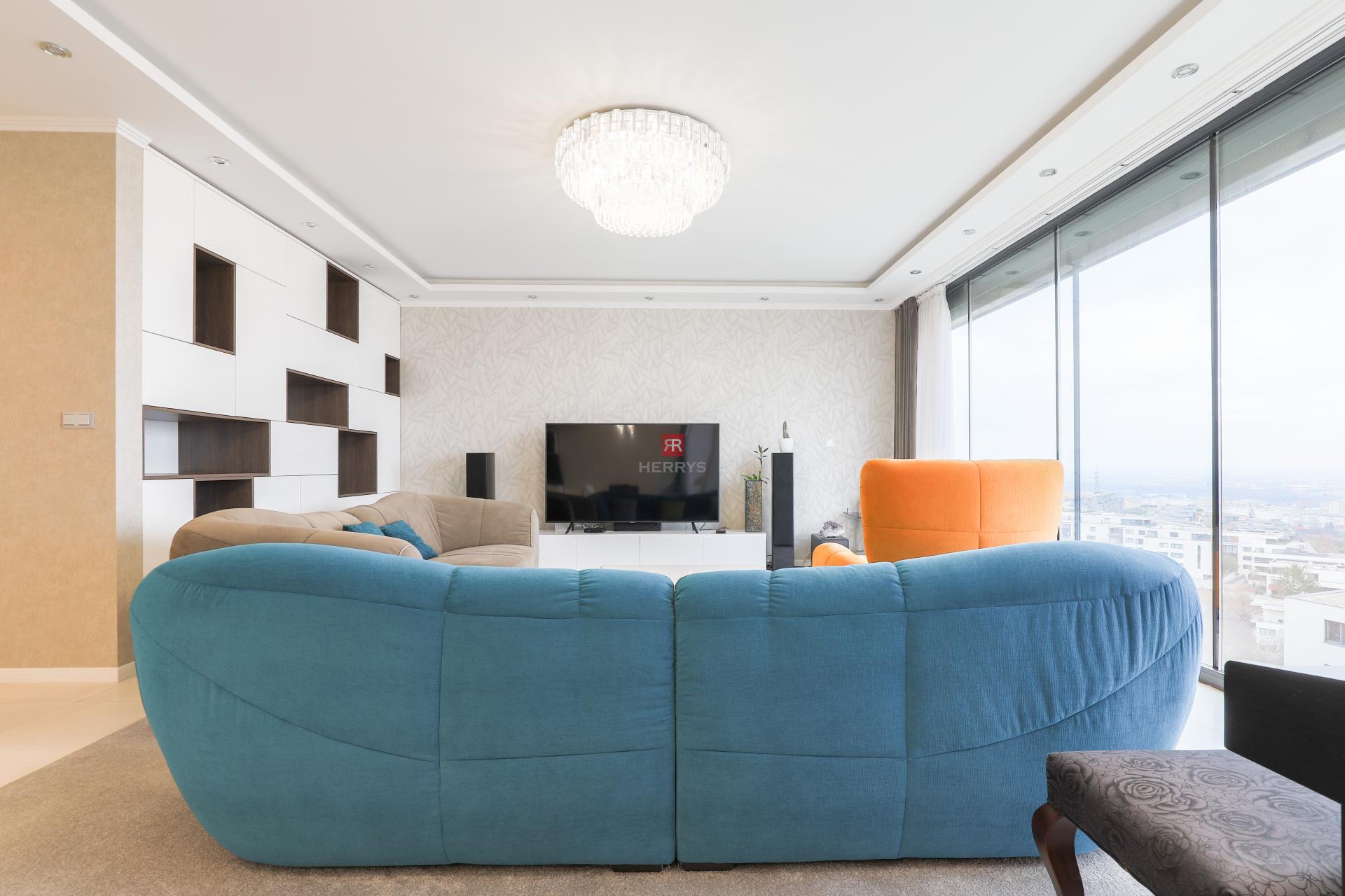 HERRYS - Na prenájom 3,5 izbový byt v uzavretom areáli na Kolibe s panoramatickým výhľadom na mesto