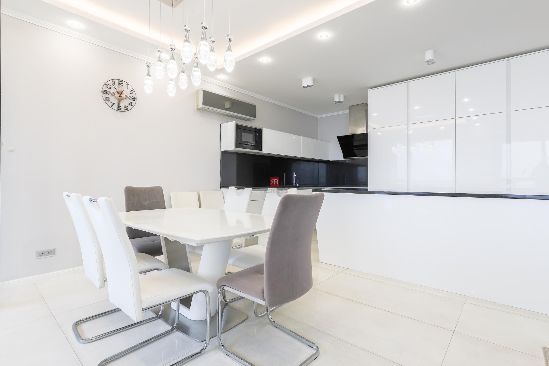 HERRYS - Na prenájom 3,5 izbový byt v uzavretom areáli na Kolibe s panoramatickým výhľadom na mesto