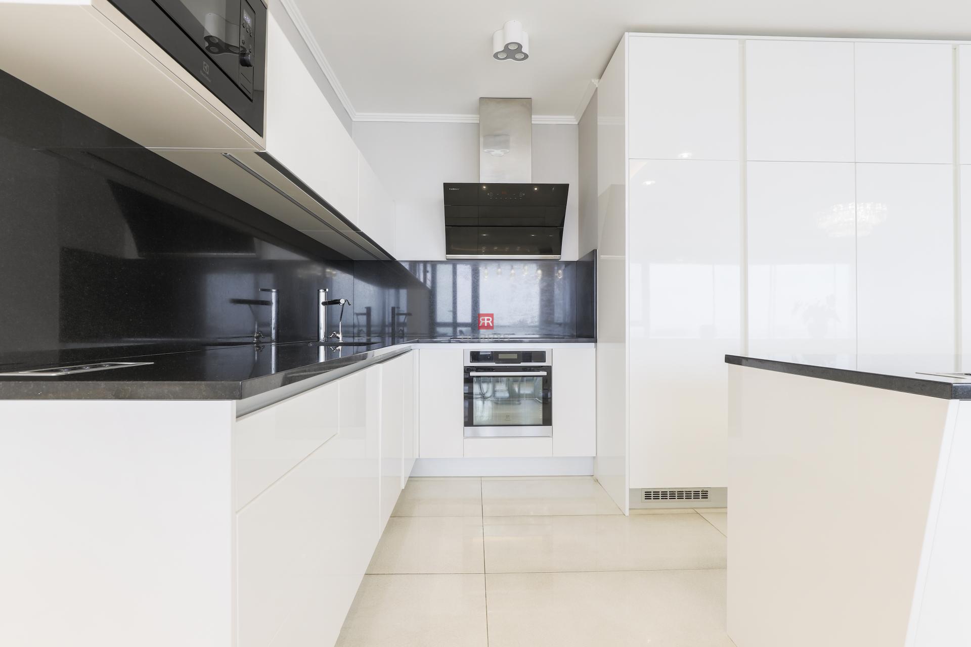 HERRYS - Na prenájom 3,5 izbový byt v uzavretom areáli na Kolibe s panoramatickým výhľadom na mesto