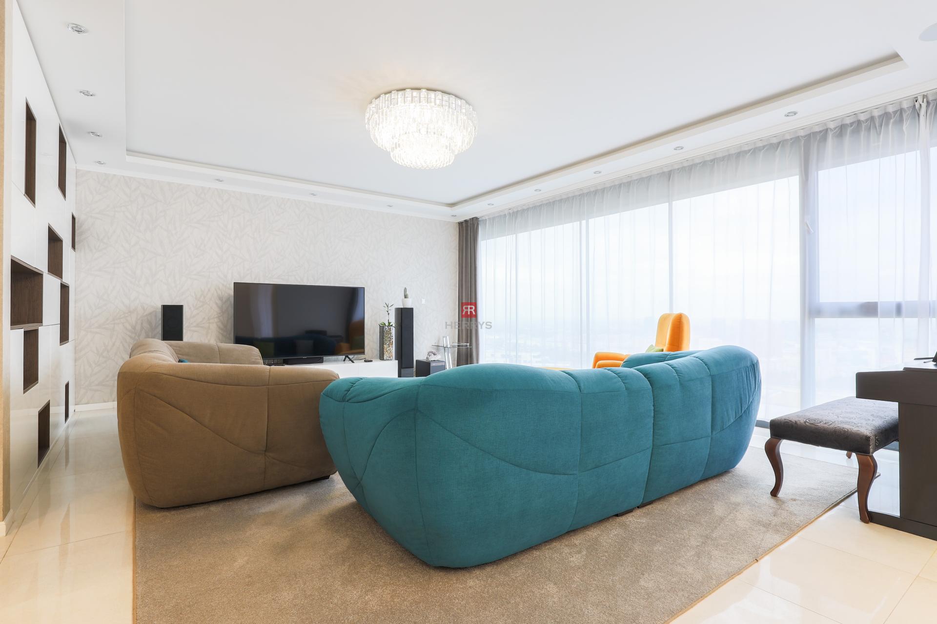 HERRYS - Na prenájom 3,5 izbový byt v uzavretom areáli na Kolibe s panoramatickým výhľadom na mesto