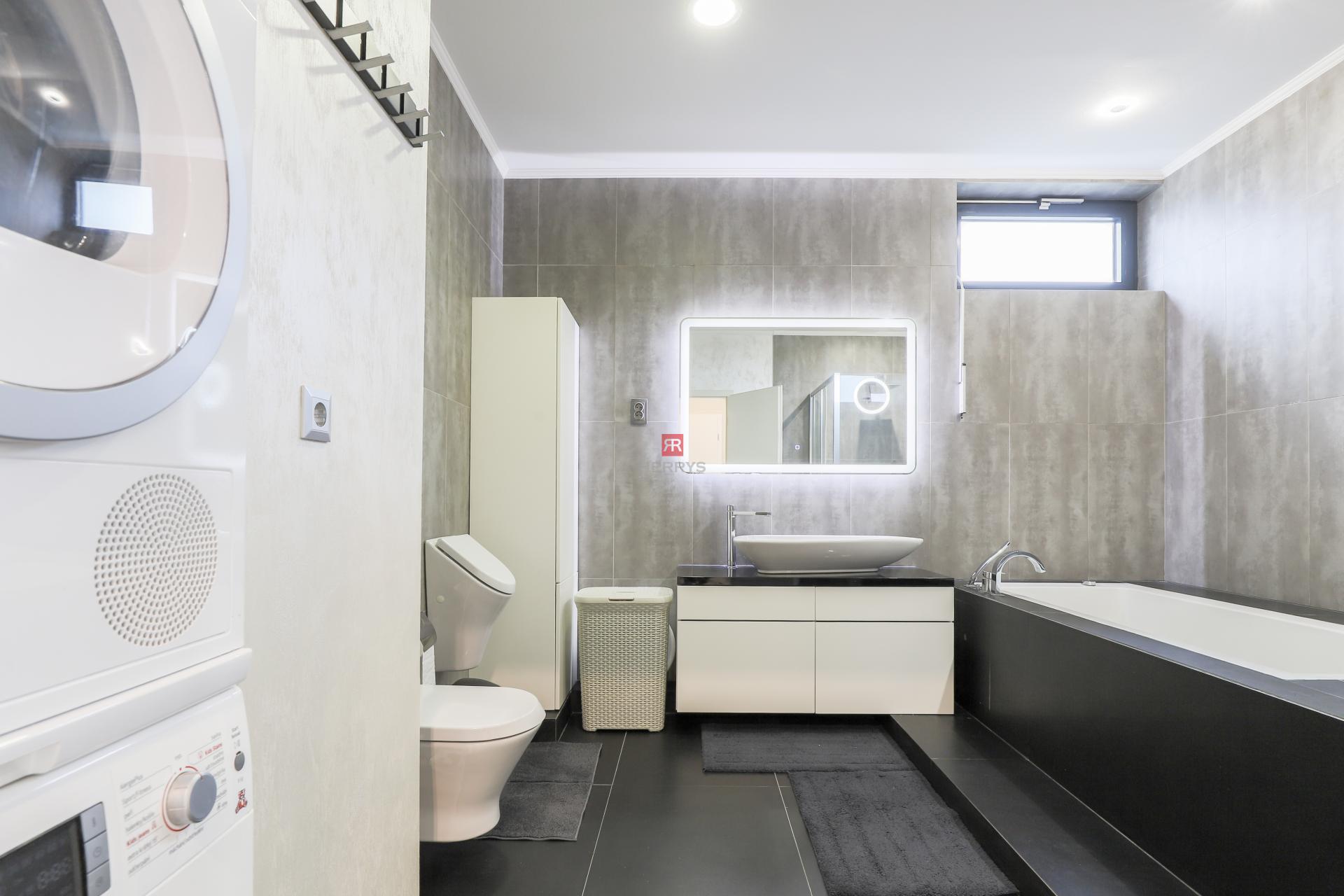 HERRYS - Na prenájom 3,5 izbový byt v uzavretom areáli na Kolibe s panoramatickým výhľadom na mesto