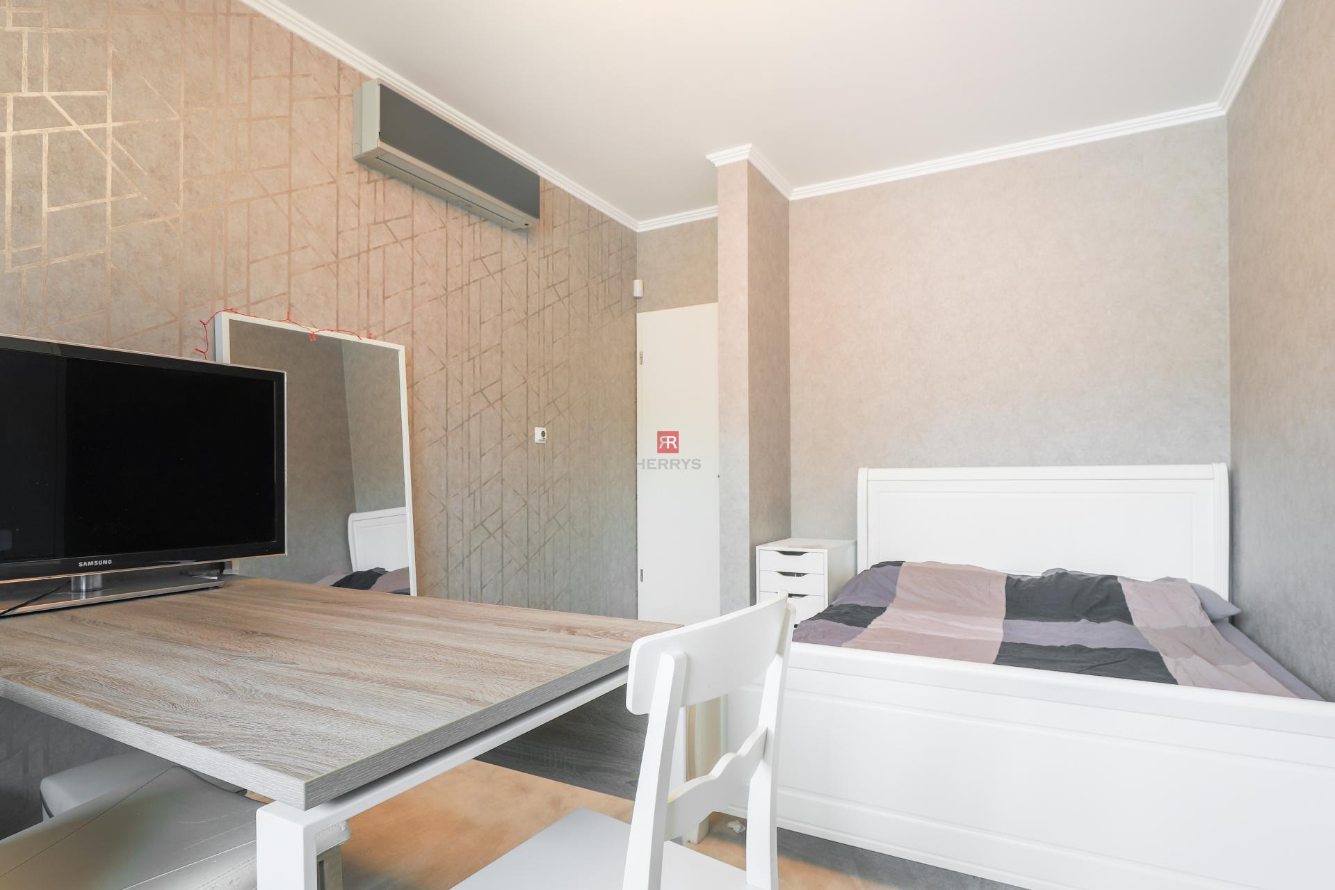 HERRYS - Na prenájom 3,5 izbový byt v uzavretom areáli na Kolibe s panoramatickým výhľadom na mesto