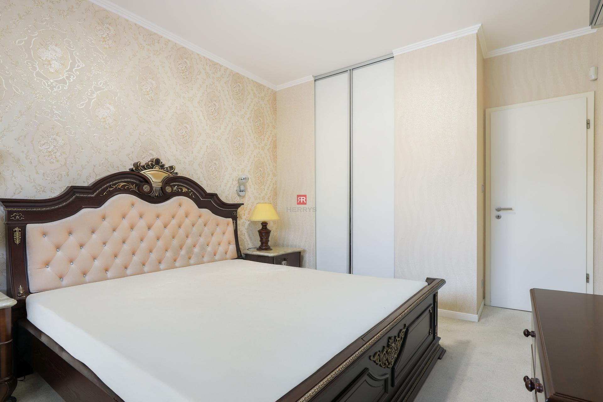 HERRYS - Na prenájom 3,5 izbový byt v uzavretom areáli na Kolibe s panoramatickým výhľadom na mesto