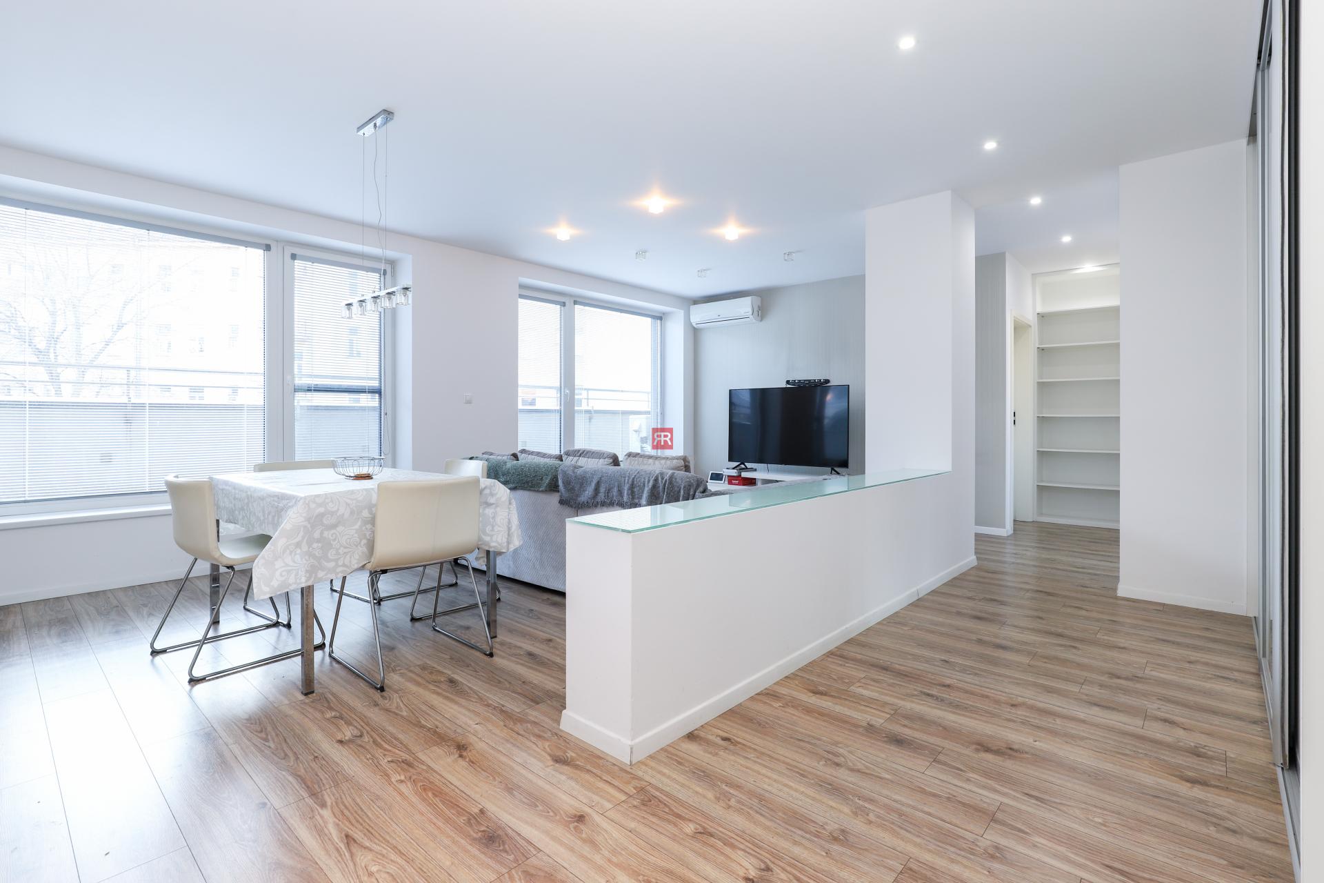 HERRYS - Na prenájom krásny svetlý priestranný 3i byt vo výbornej lokalite BA – Staré mesto.