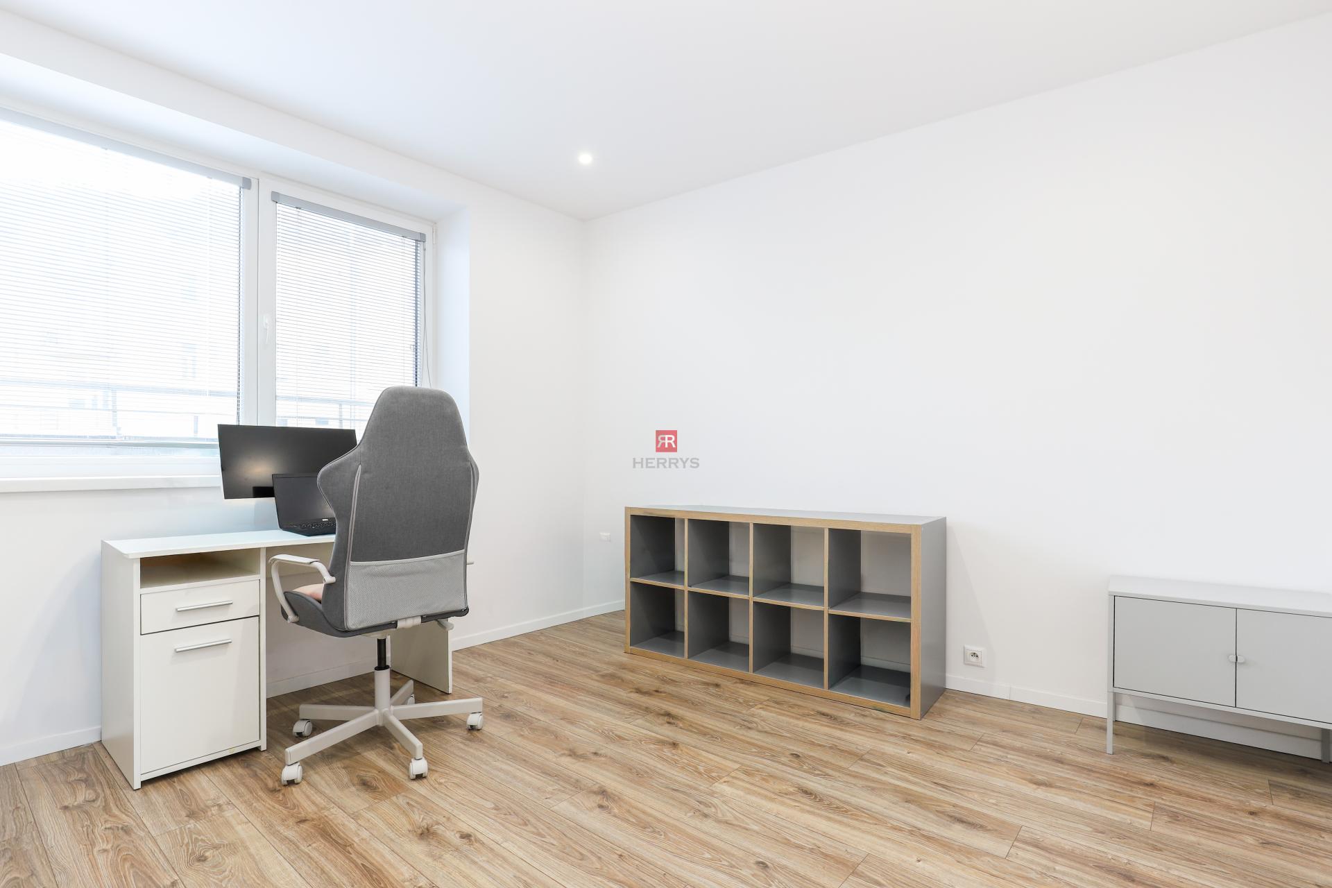 HERRYS - Na prenájom krásny svetlý priestranný 3i byt vo výbornej lokalite BA – Staré mesto.