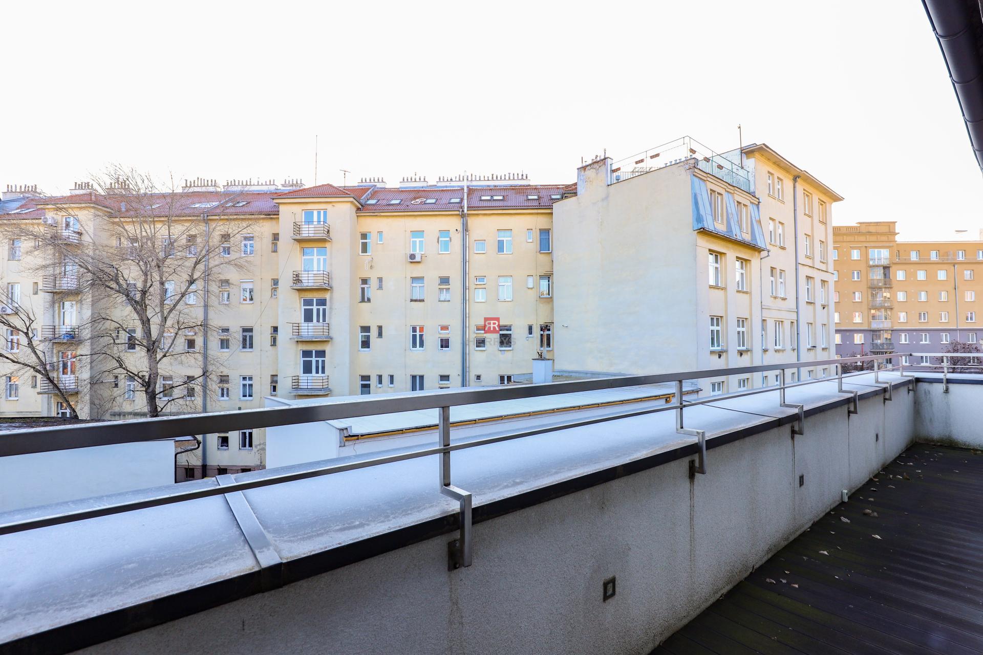 HERRYS - Na prenájom krásny svetlý priestranný 3i byt vo výbornej lokalite BA – Staré mesto.