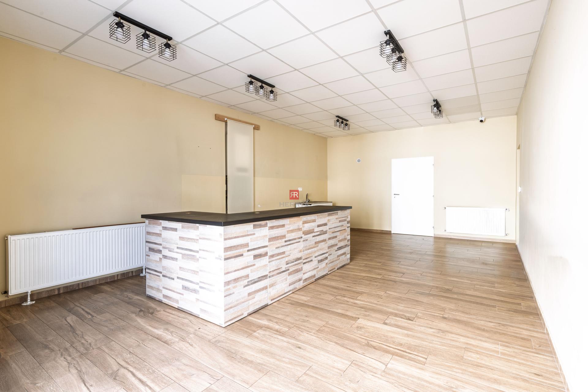 HERRYS - Na predaj 2 obchodné priestory pod jednou strechou vo Vajnoroch, možný odpočet DPH