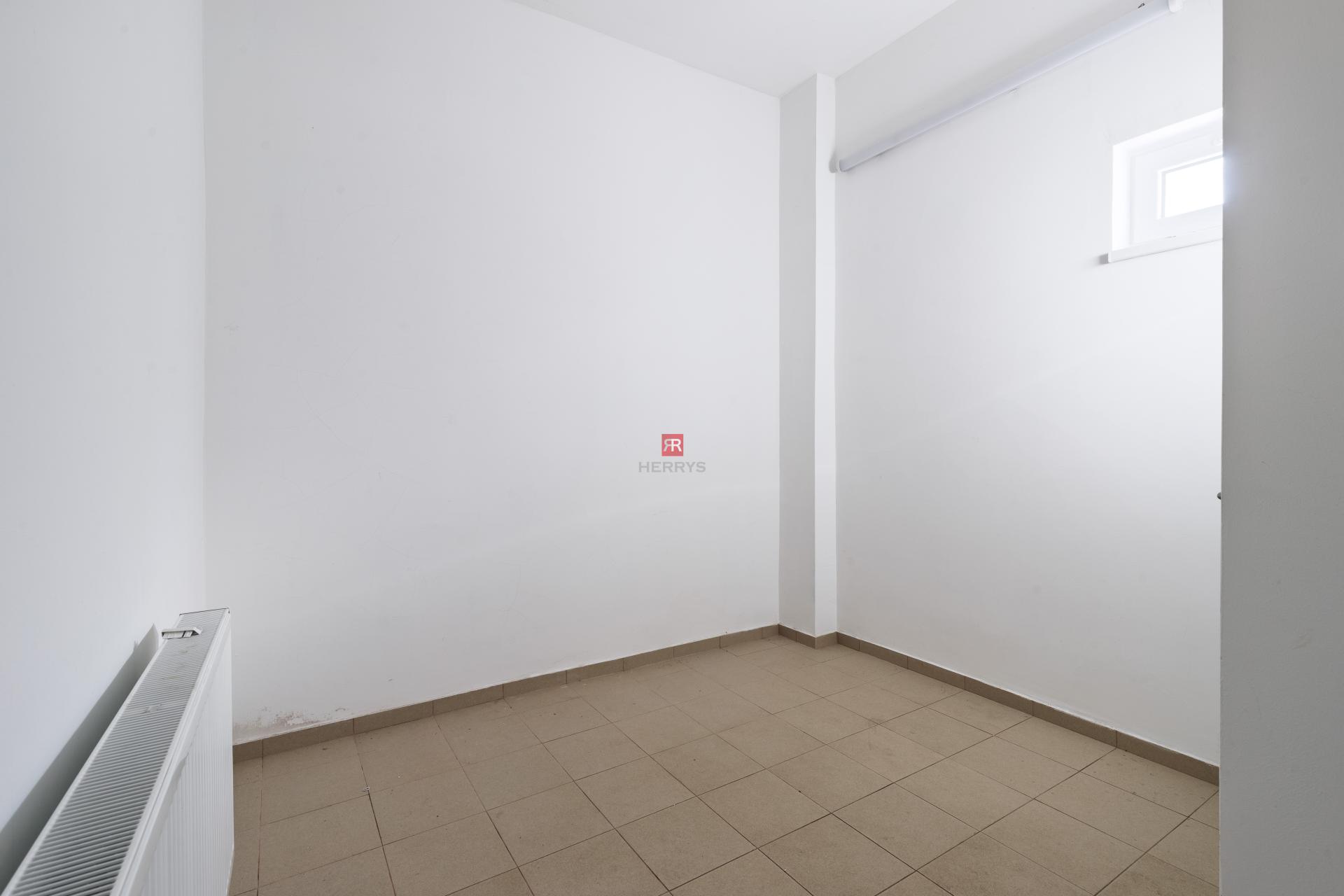 HERRYS - Na predaj 2 obchodné priestory pod jednou strechou vo Vajnoroch, možný odpočet DPH