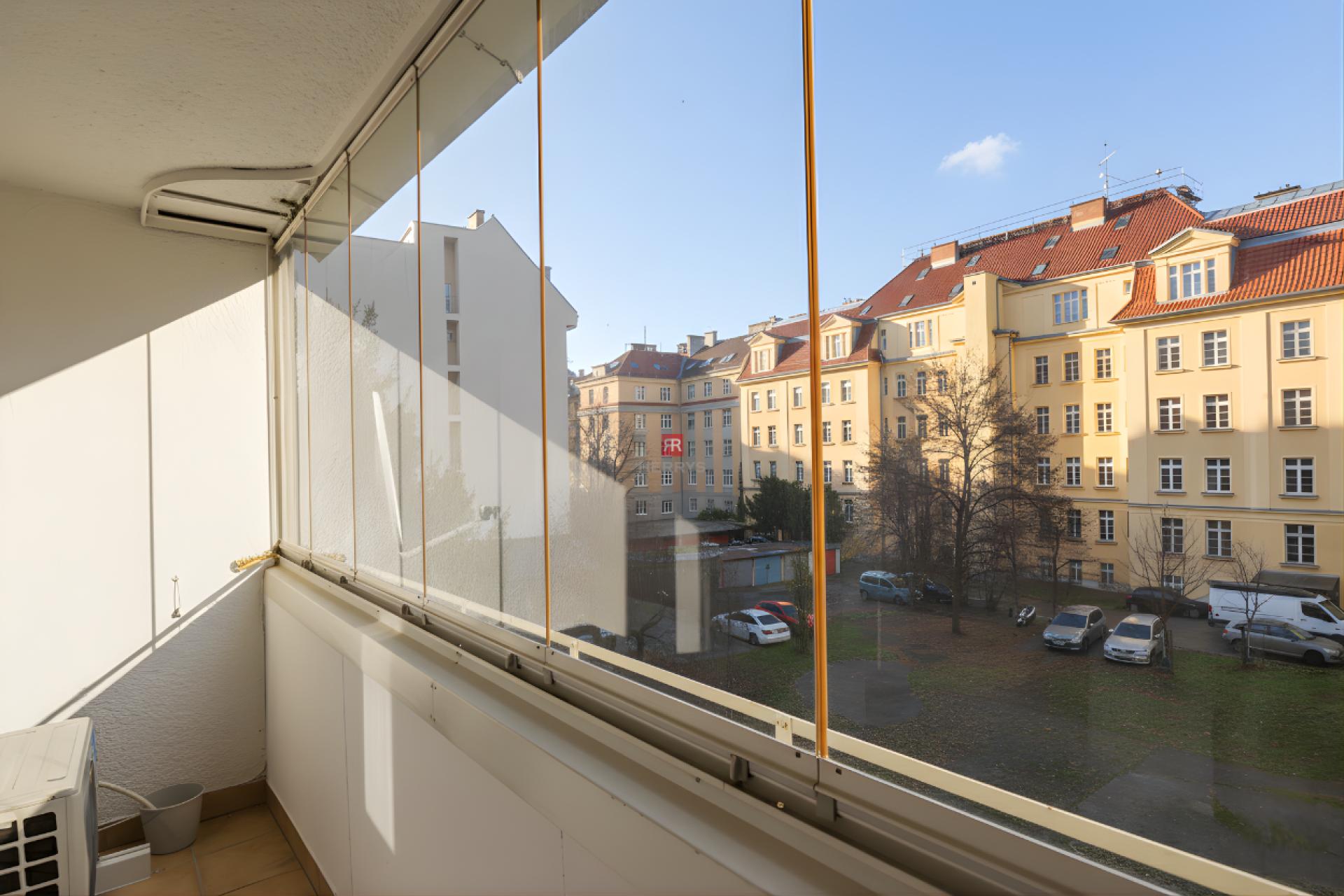 HERRYS – Na predaj 1-izbový byt s možnosťou úpravy na 1,5-i v exkluzívnej lokalite Starého Mesta