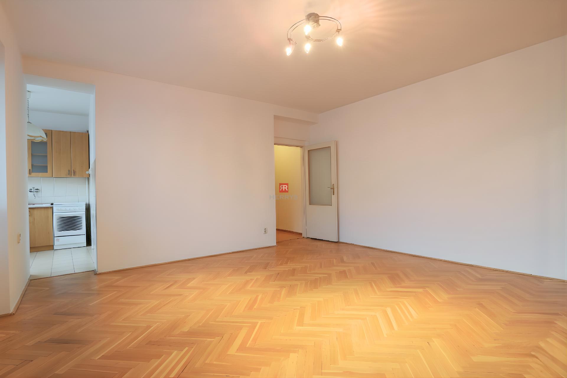 HERRYS – Na predaj 1-izbový byt s možnosťou úpravy na 1,5-i v exkluzívnej lokalite Starého Mesta