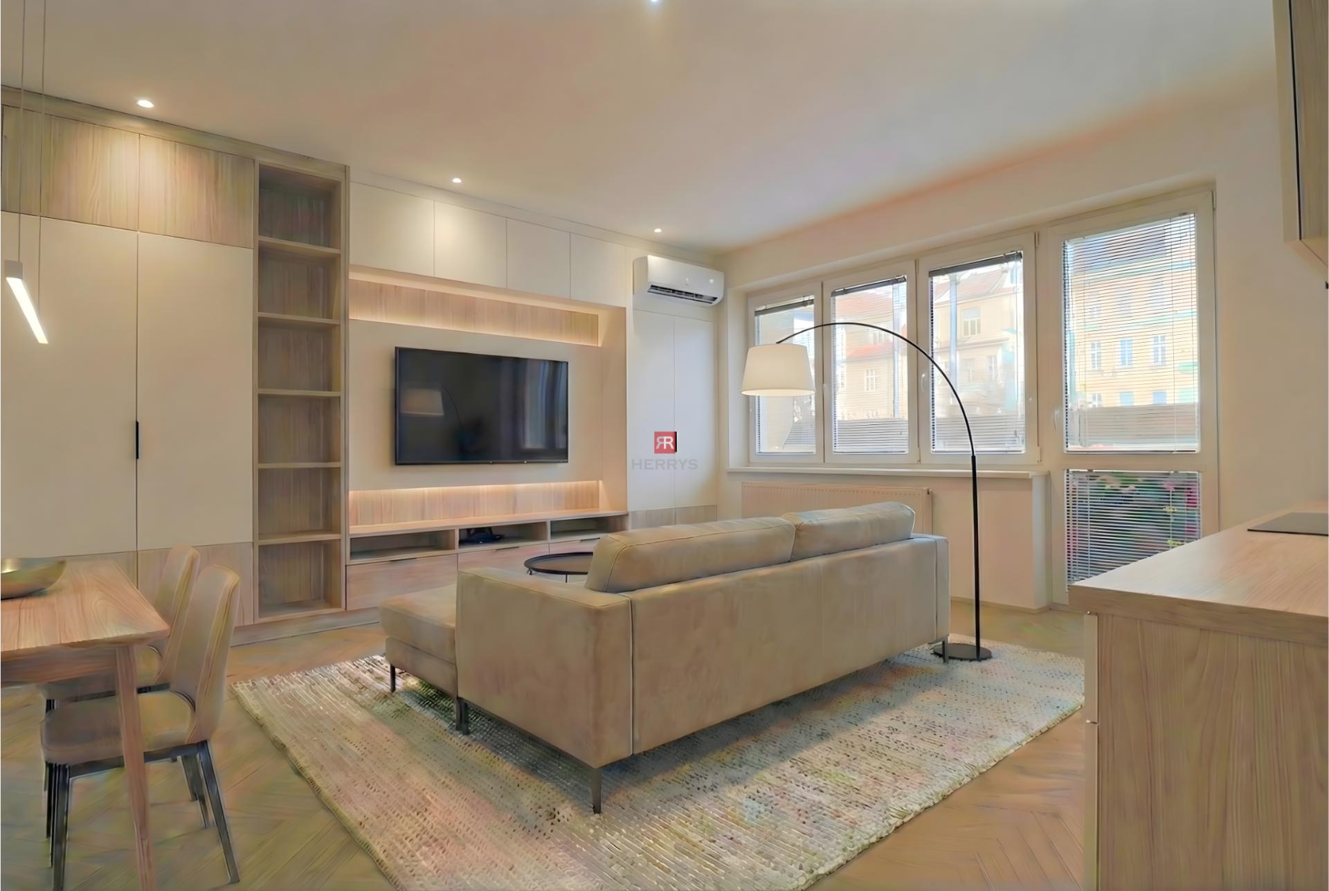 HERRYS – Na predaj 1-izbový byt s možnosťou úpravy na 1,5-i v exkluzívnej lokalite Starého Mesta