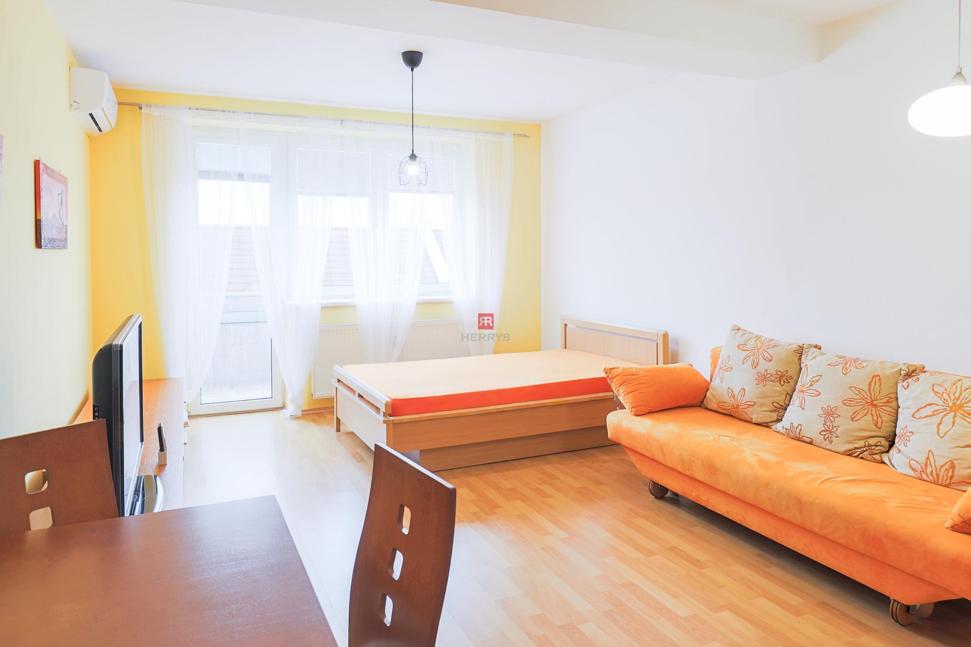 HERRYS – Furnished Studio Apartment with Balcony and Optional Garage Parking for Rent in Vajnory