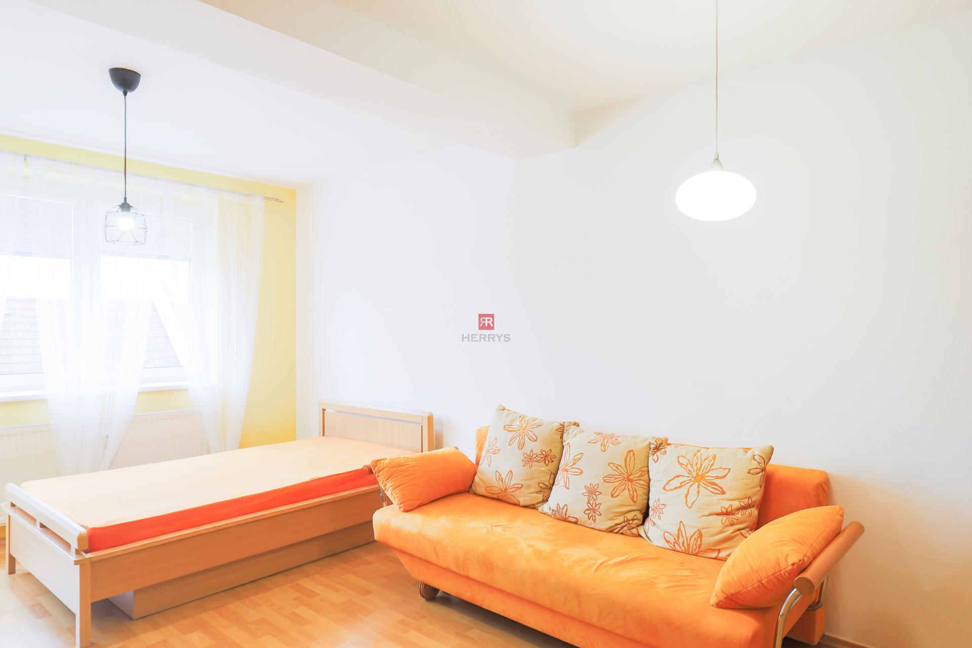 HERRYS – Furnished Studio Apartment with Balcony and Optional Garage Parking for Rent in Vajnory