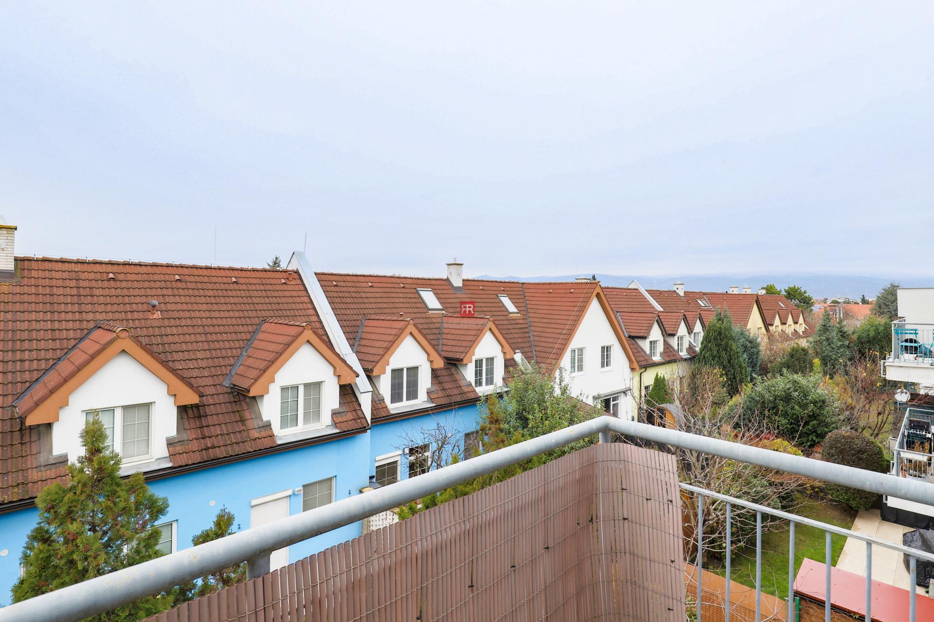 HERRYS – Furnished Studio Apartment with Balcony and Optional Garage Parking for Rent in Vajnory