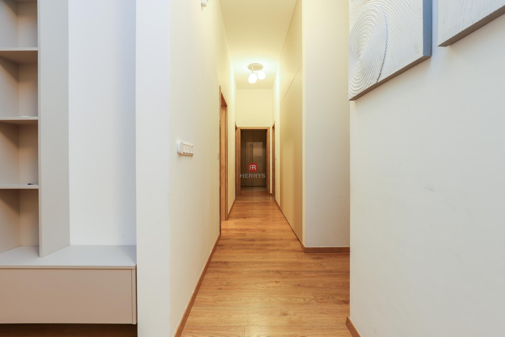 HERRYS - Na prenájom krásny 4-izbový byt s terasou a predzáhradkou v komplexe Slnečnice - Viladomy.