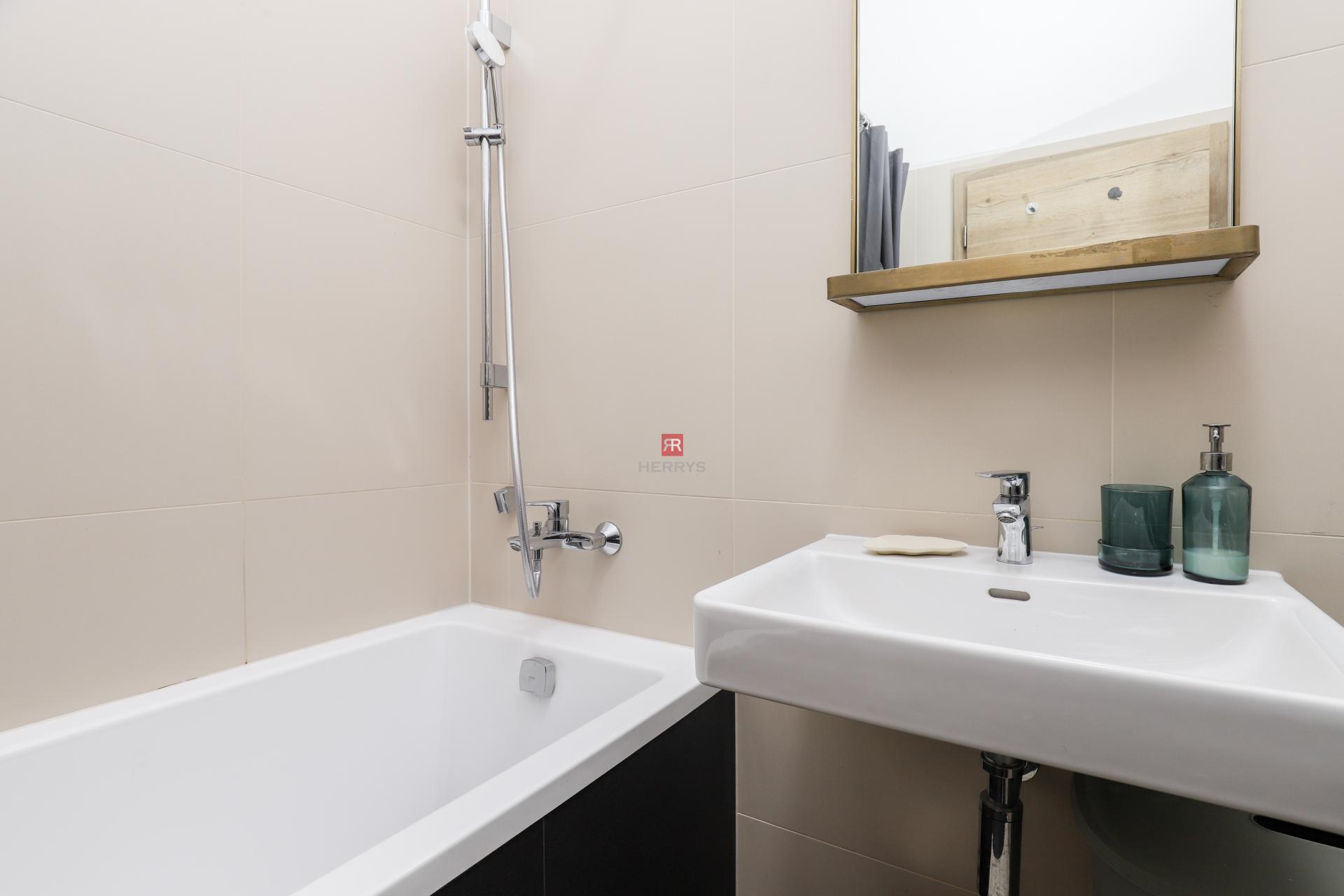 HERRYS - Na prenájom krásny 4-izbový byt s terasou a predzáhradkou v komplexe Slnečnice - Viladomy.