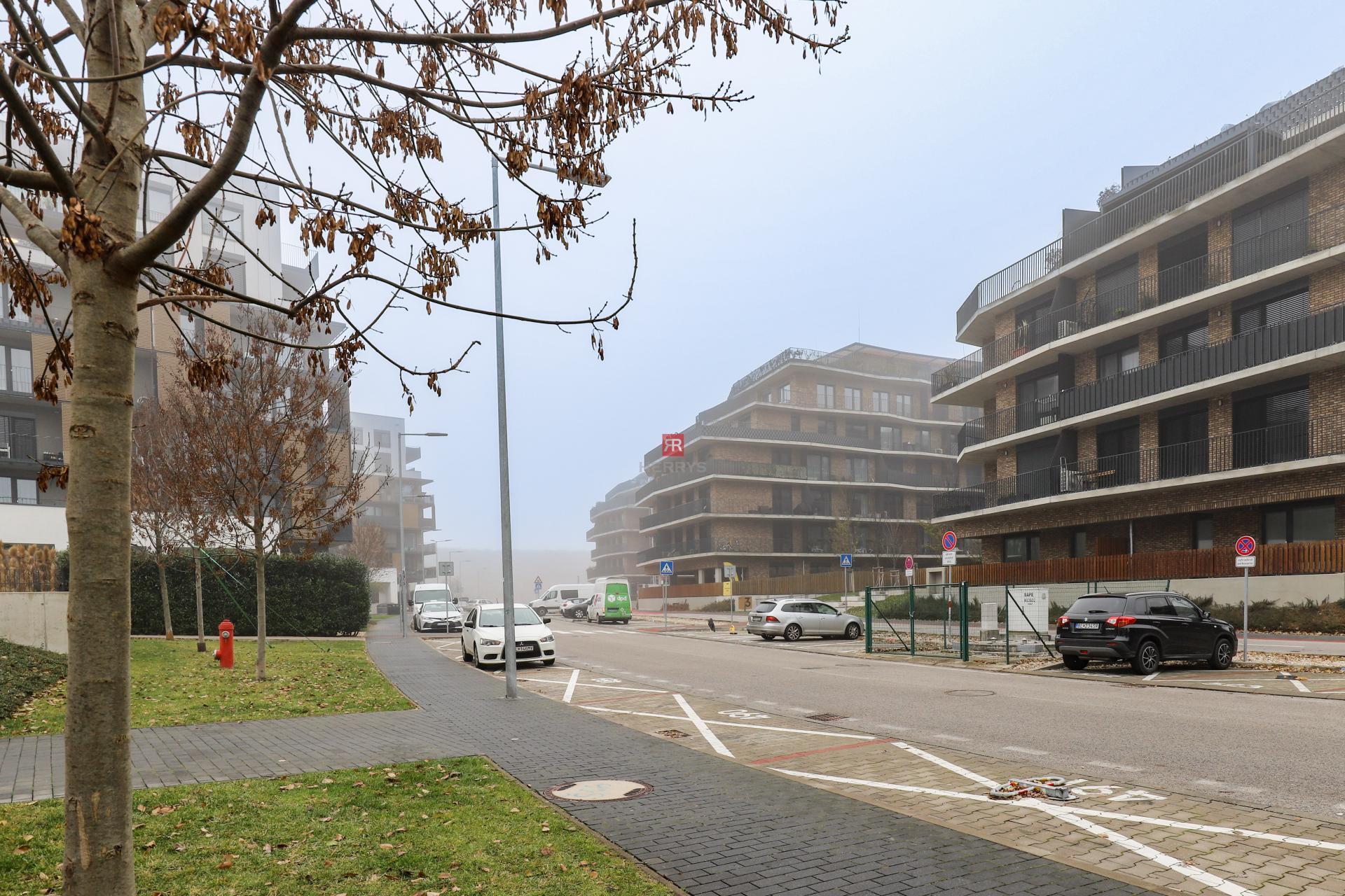 HERRYS - Na prenájom krásny 4-izbový byt s terasou a predzáhradkou v komplexe Slnečnice - Viladomy.