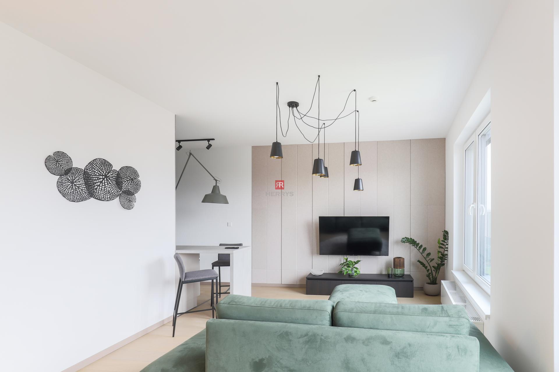 HERRYS – Na prenájom moderný 2-izbový byt s garážovým státím a atraktívnym výhľadom v Čerešniach