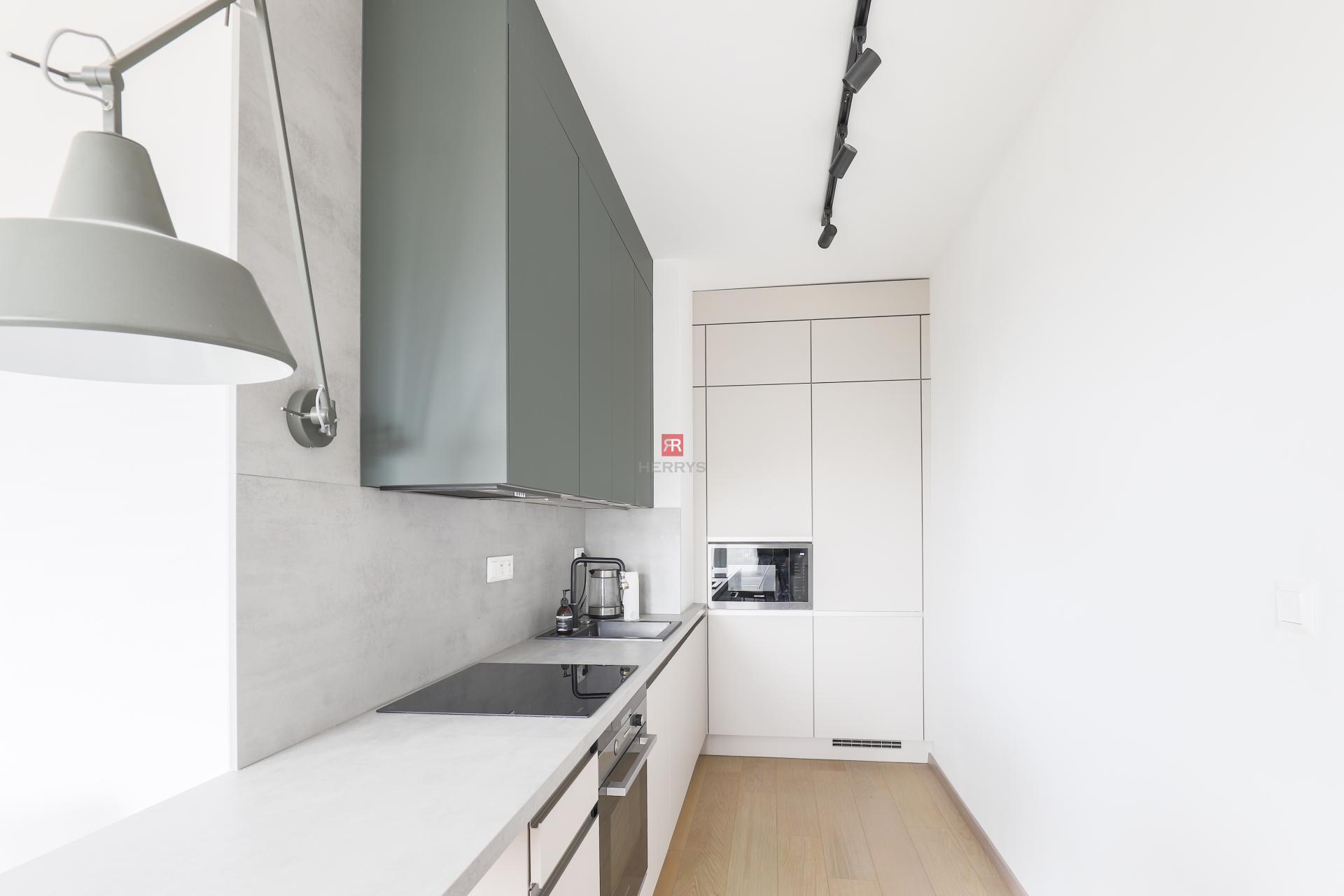 HERRYS – Na prenájom moderný 2-izbový byt s garážovým státím a atraktívnym výhľadom v Čerešniach