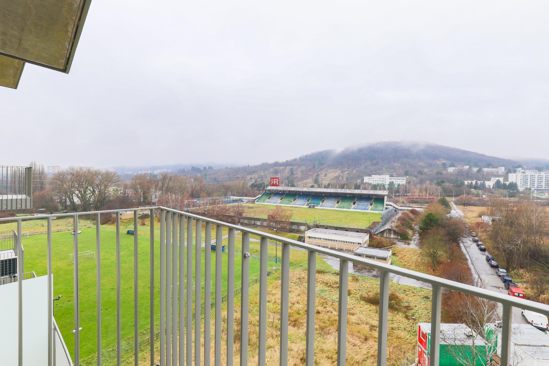 HERRYS – Na prenájom moderný 2-izbový byt s garážovým státím a atraktívnym výhľadom v Čerešniach