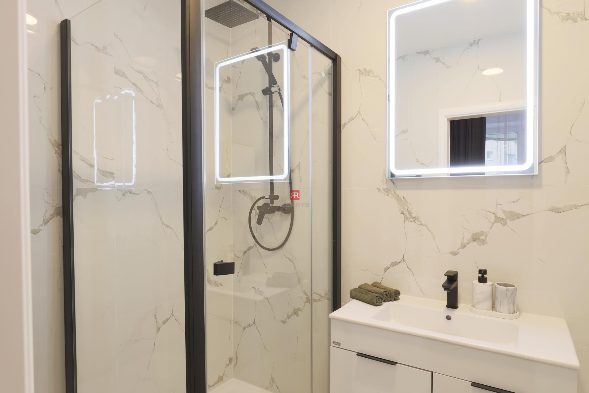 HERRYS – Na prenájom luxusný 2-izbový byt pri Horskom parku so záhradou a bazénom&nbsp;