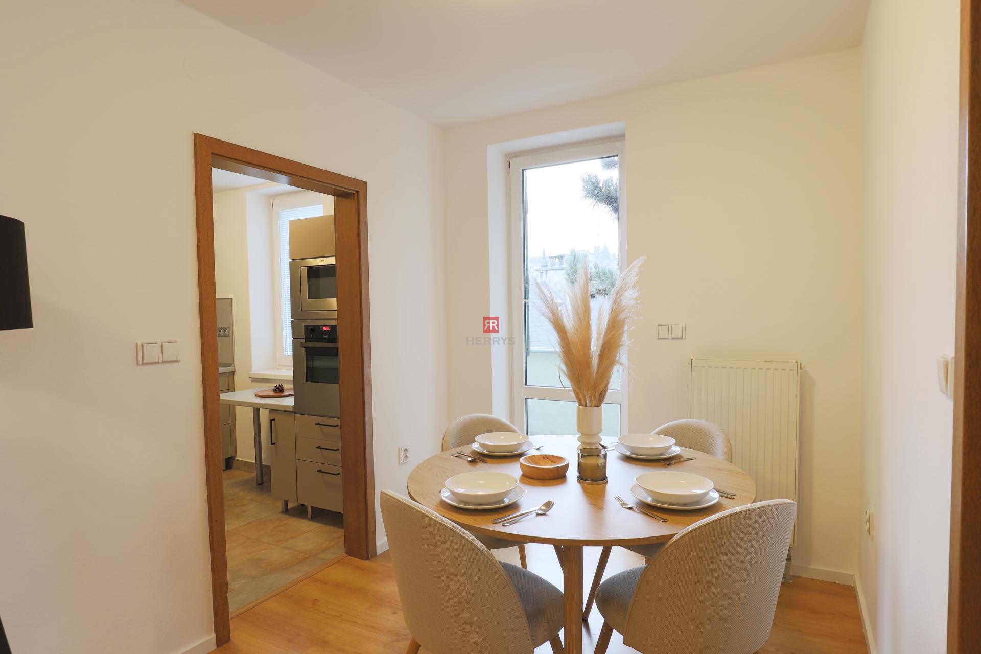 HERRYS – Na prenájom luxusný 4-izbový mezonet pri Horskom parku so záhradou a bazénom&nbsp;