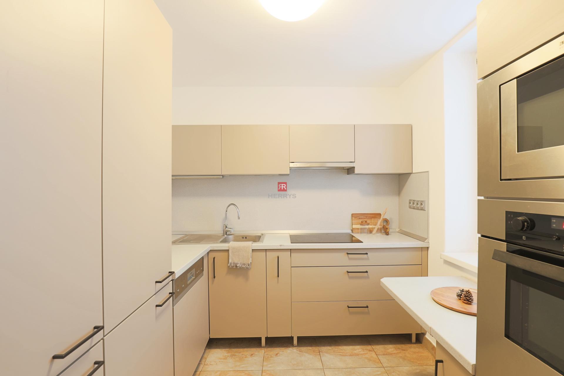 HERRYS – Na prenájom luxusný 4-izbový mezonet pri Horskom parku so záhradou a bazénom&nbsp;