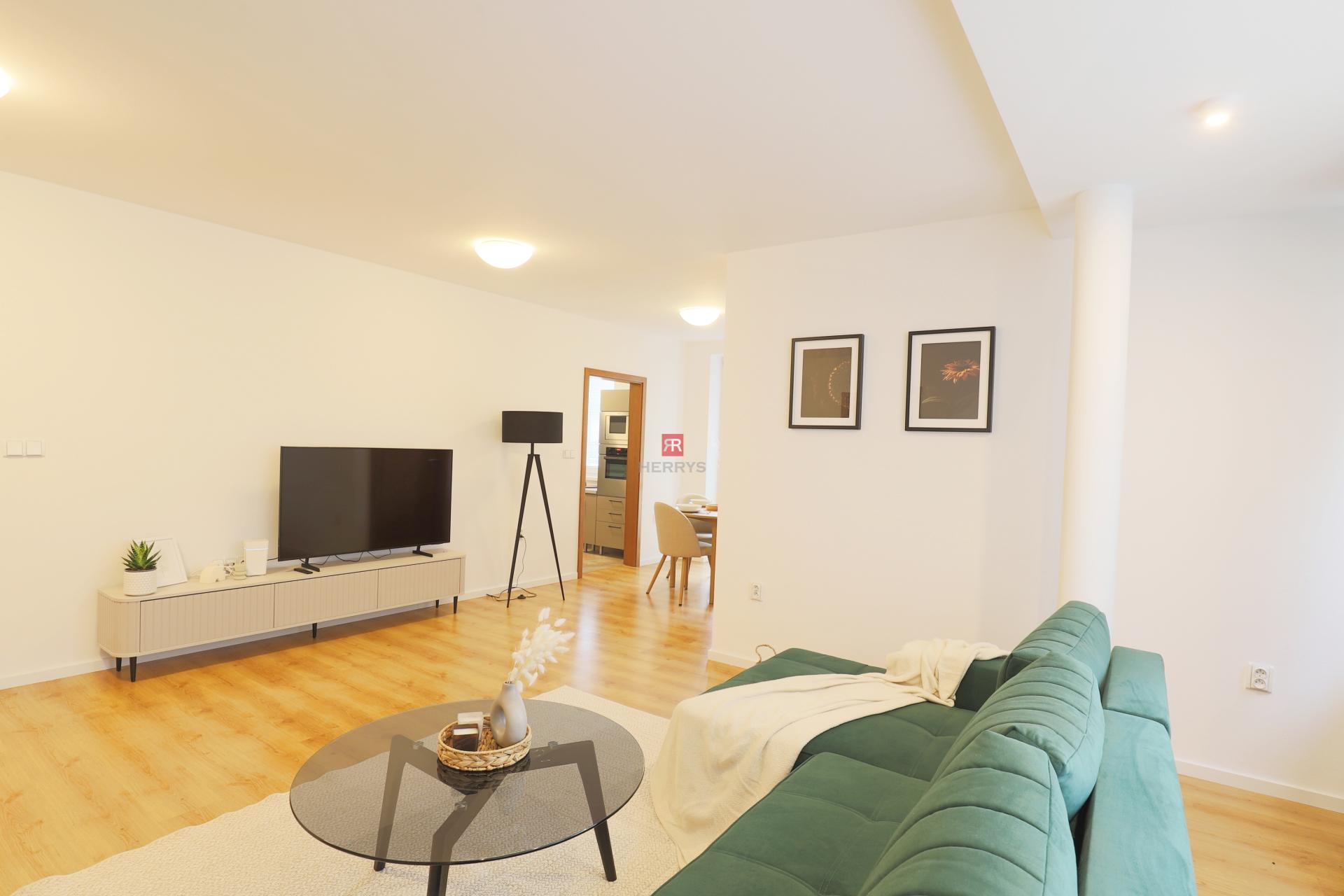 HERRYS – Na prenájom luxusný 4-izbový mezonet pri Horskom parku so záhradou a bazénom&nbsp;