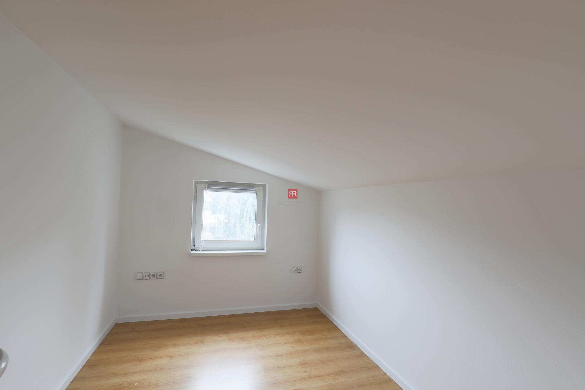 HERRYS – Na prenájom luxusný 4-izbový mezonet pri Horskom parku so záhradou a bazénom&nbsp;